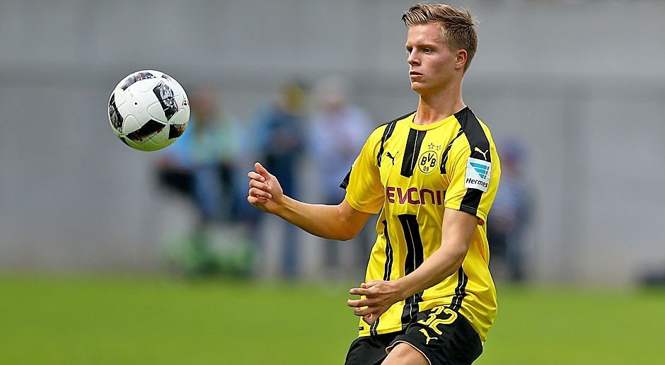 
                <strong>Zentrales Mittelfeld: Dzenis Burnic (Borussia Dortmund)</strong><br>
                Zentrales Mittelfeld: Dzenis Burnic (Borussia Dortmund):Burnic gehört zu den größten Talenten des Landes und durfte in dieser Saison sogar kurz in der Champions League und in der Bundesliga für Dortmund ran. Der 18-Jährige kann im defensiven Mittelfeld oder in der Abwehr eingesetzt werden und ist der Kapitän der BVB-U19. Dabei büßt er kein Stück in Sachen Torgefahr ein. In der A-Jugend erzielt Burnic im Schnitt in jedem vierten Spiel ein Tor (39 Spiele, 11 Tore, 16 Vorlagen).
              