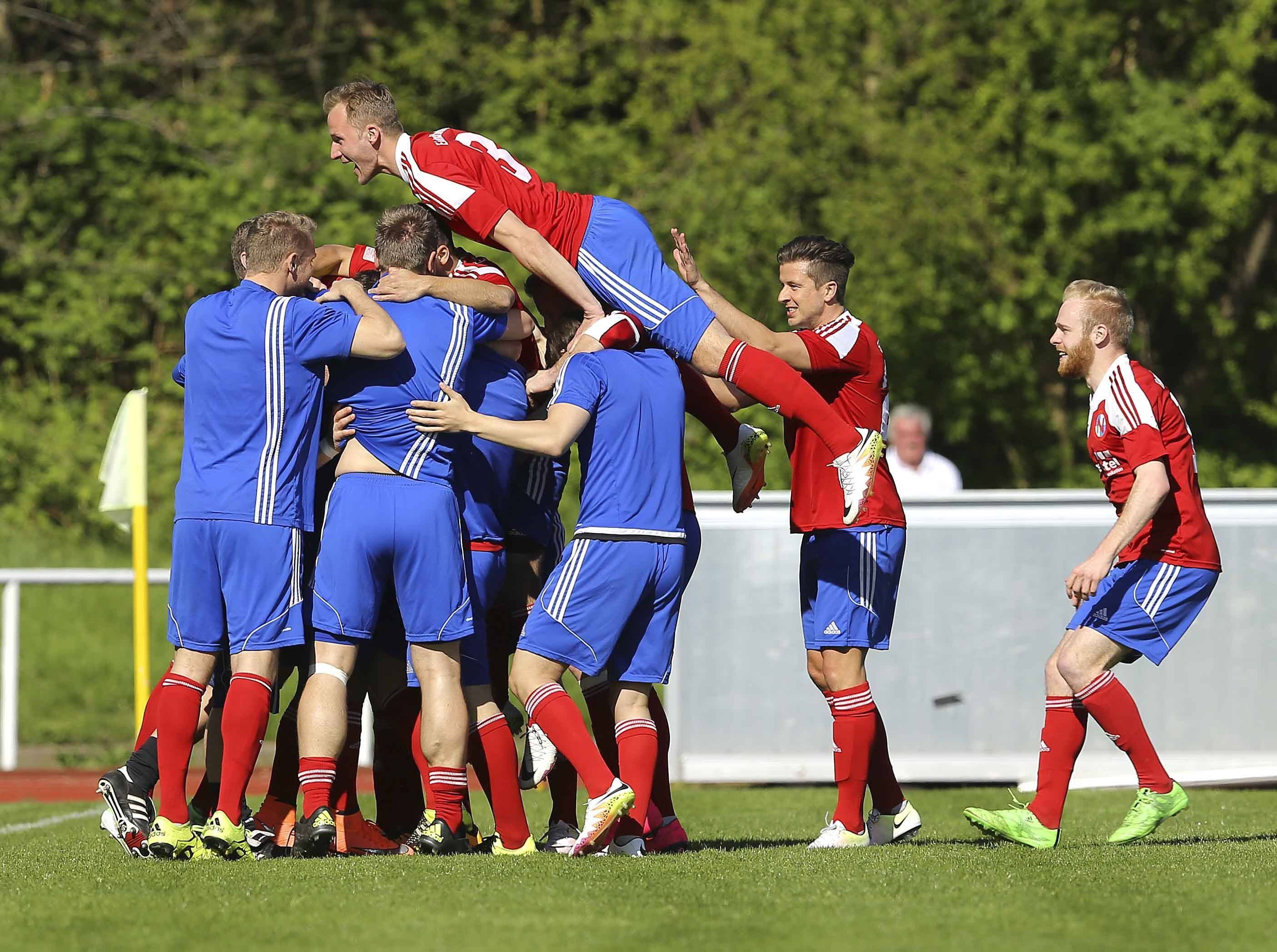 
                <strong>Eintracht Norderstedt</strong><br>
                Eine weitere Premiere wird im hohen Norden gefeiert. Eintracht Norderstedt ist ebenfalls Neuling. Im Hamburger Verbandspokal schlug die Mannschaft von Trainer Thomas Seeliger den FC Altona 93 mit 4:1 nach Verlängerung. Der Regionalligist bekommt es mit einem ehemaligen Bundesligist zu tun.
              