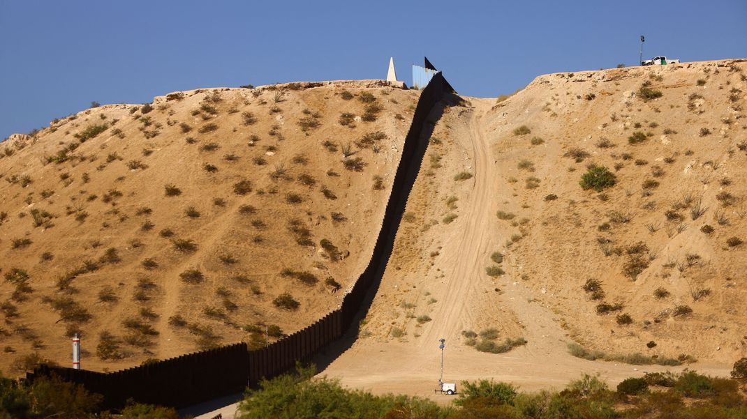 Die Mauer zwischen den USA und Mexiko soll weitergebaut werden.