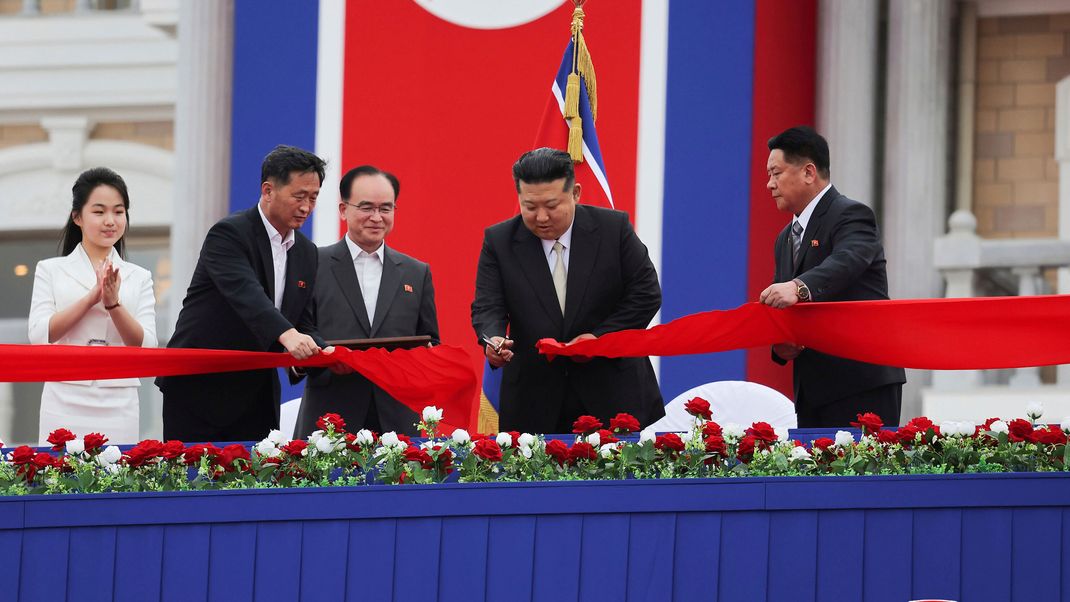 Machthaber Kim Jong Un weiht ein riesiges Touristengebiet an der Ostküste Nordkoreas ein.