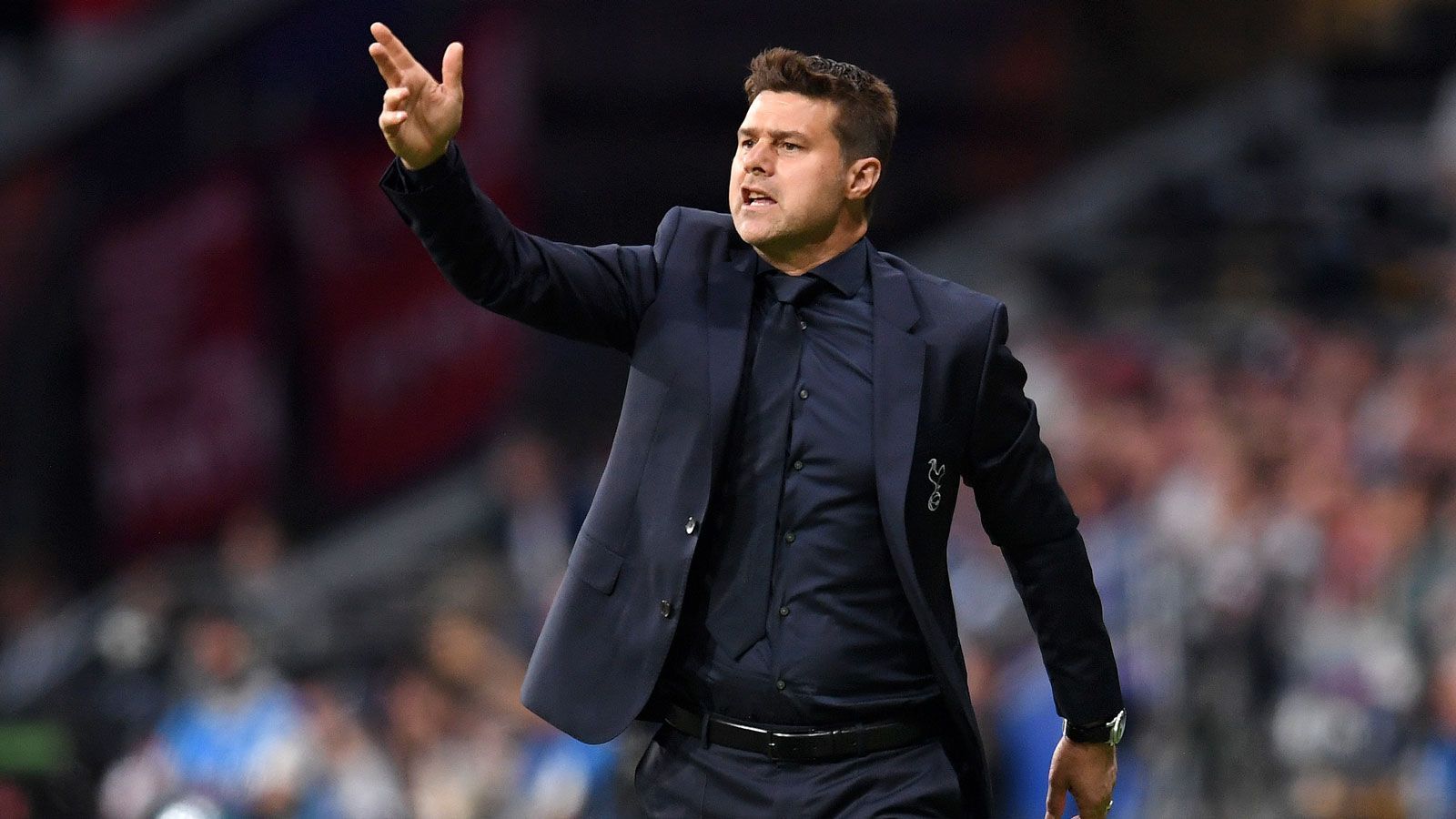 
                <strong>Platz 6: Mauricio Pochettino (Tottenham Hotspur)</strong><br>
                Wettquote 21,0Mauricio Pochettino steht zwar derzeit noch bei Tottenham Hotspur unter Vertrag. Nach einem katastrophalen Saisonstart in der Premier League sowie einer 2:7-Niederlage gegen die Bayern in der Königsklasse ist der Argentinier beim Champions-League-Finalisten des Vorjahres längst nicht mehr unumstritten. Bislang wurde Pochettino in London aber nicht gefeuert. Daher sinkt die Wahrscheinlichkeit auf eine sofortige Verpflichtung drastisch.
              