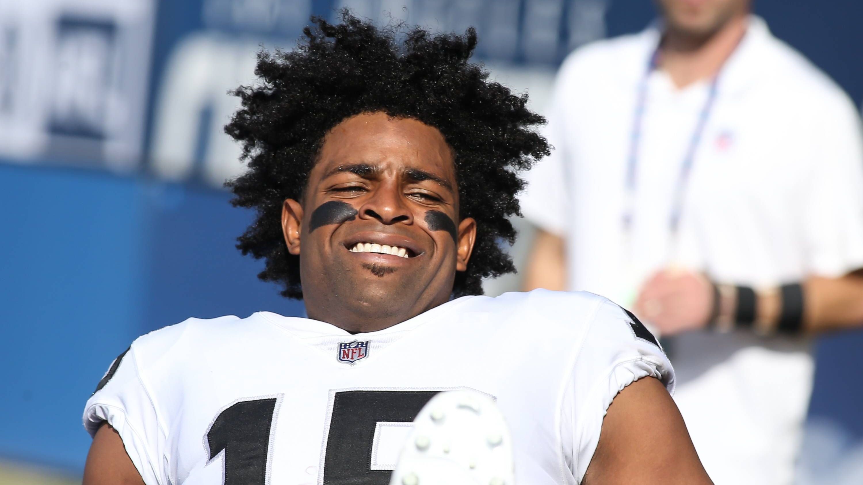 <strong>Michael Crabtree</strong><br>Doch Crabtree konnte auch positive Schlagzeilen schreiben: Im Jahre 2012 kooperierte er mit dem Entwickler eines Tanz-Videospiels. Wann immer er einen Tanz aus dem Spiel als Touchdown-Jubel zelebrierte, spendete der Entwickler eine Summe an eine wohltätige Organisation. Der Name des Crabtree-Tanzes: The Crab Shake.