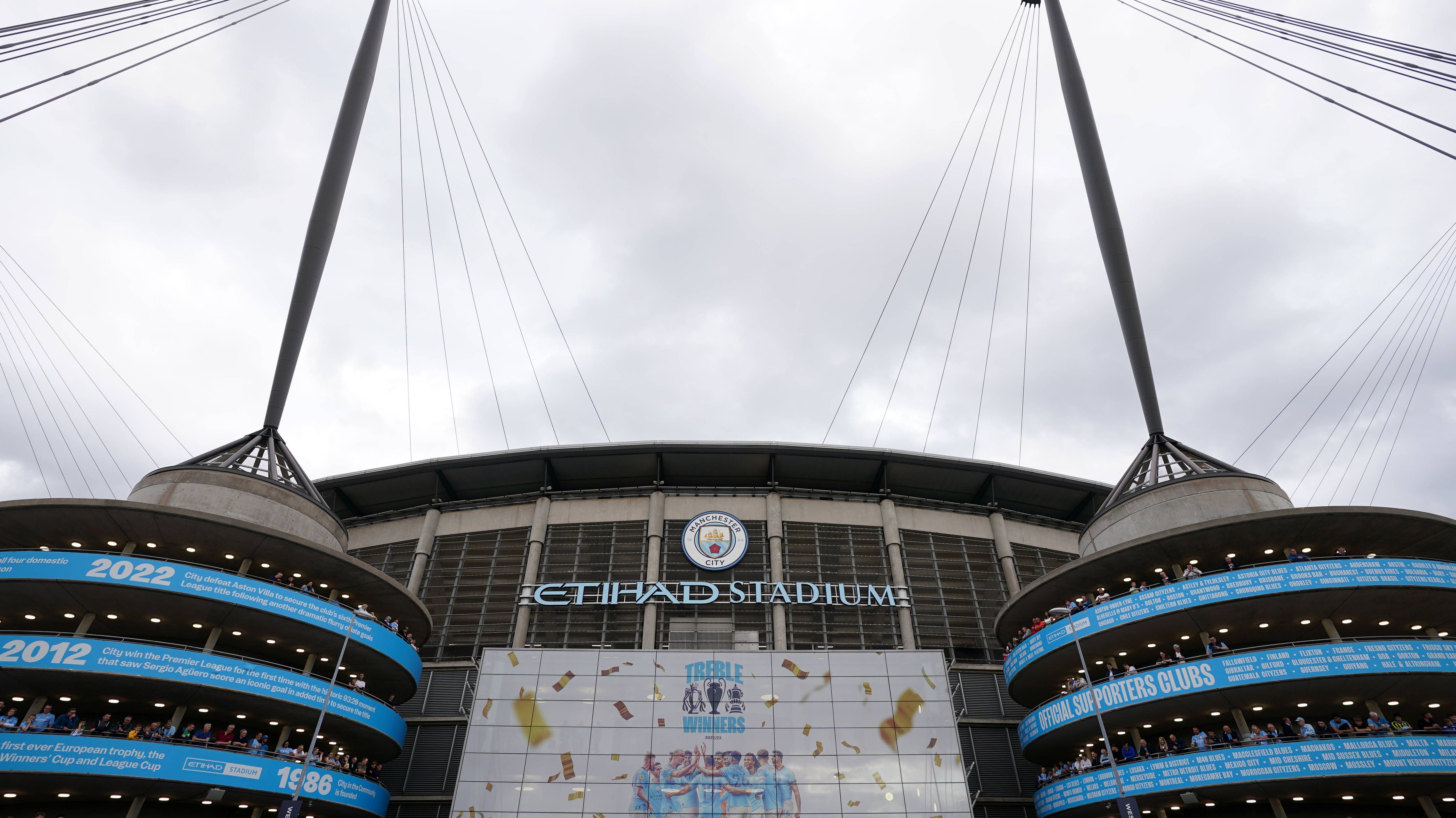 <strong>Etihad Stadium (Manchester)</strong><br>• Heimverein: Manchester City<br>• Fassungsvermögen: 53.400 Plätze<br>• Eröffnet: 2002