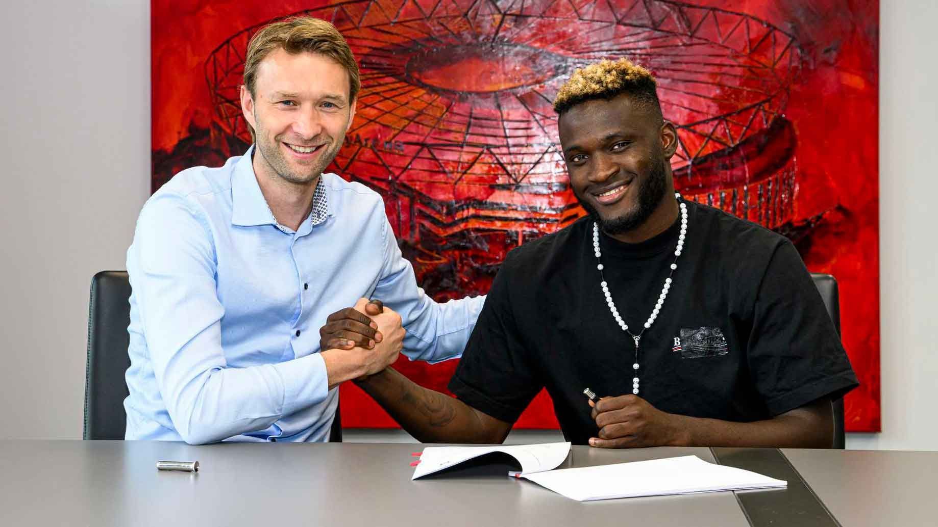 <strong>Victor Boniface</strong><br>
                Bayer Leverkusen hat einen neuen Stürmer verpflichtet. Victor Boniface kommt vom belgischen Klub Royale Union Saint-Gilloise und unterschreibt bei der Werkself einen Fünfjahresvertrag bis 2028. Der 22-Jährige hatte in der abgelaufenen Europa-League-Saison beim Viertelfinal-Hinspiel sogar gegen Bayer getroffen - gegen Union Berlin netzte Boniface doppelt. Im <a target="_blank" href="https://bundesligamanager.ran.de/"><strong><em>ran</em></strong> Bundesliga-Manager</a> müssen zwölf Millionen Euro für den Stürmer bezahlt werden.