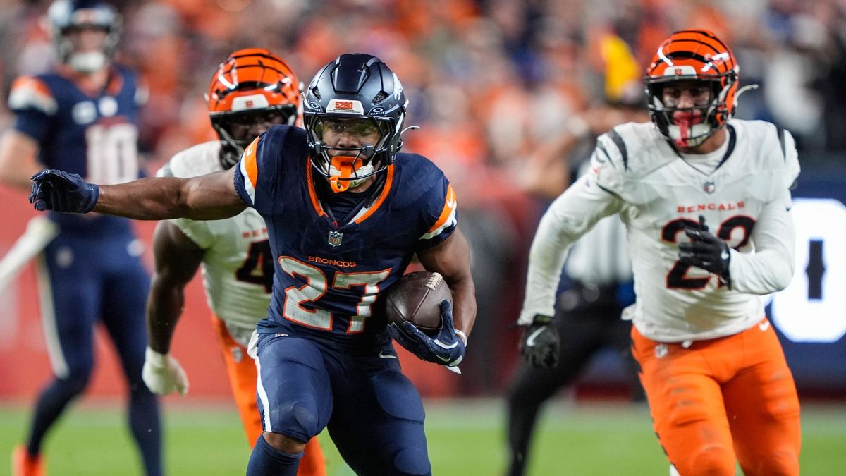 September 29, 2025: Denver Broncos running back J.K. Dobbins (27) breaks free for a long run in the first half of the football game between the Denver Broncos and Cincinnati Bengals. CSM. - ZUMAc04...