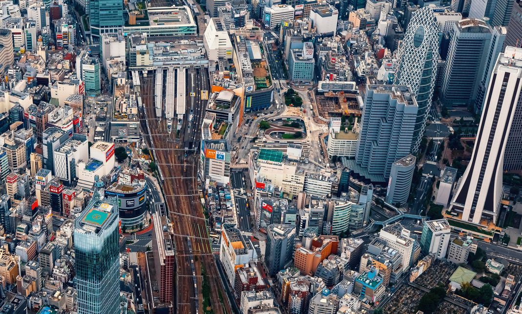 Rund um den Bahnhof Shinjuku befindet sich das belebteste Gebiet der Stadt Tokio.
