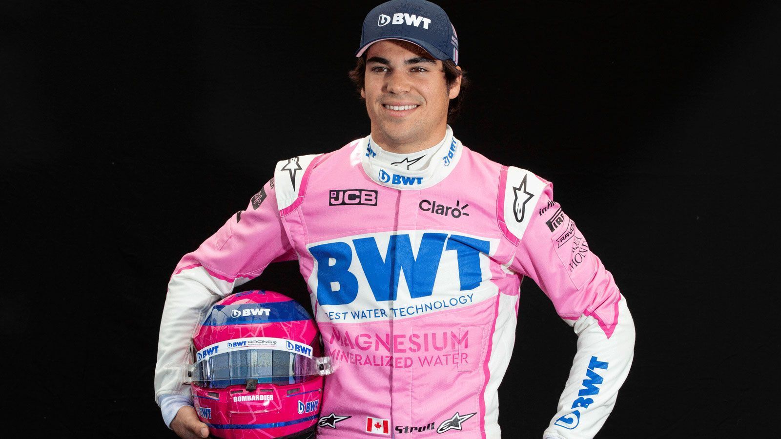 
                <strong>Lance Stroll (BWT Racing Point F1)</strong><br>
                Lance Strolls Helm ist farblich stark an den Helm seines Teamkollegen Sergio Perez angelehnt. Der Unterschied ist, dass auf Strolls Kopfschutz noch die Silhouette des Ahornblattes seines Heimatlandes Kanada mehrfach aufgedruckt ist.
              