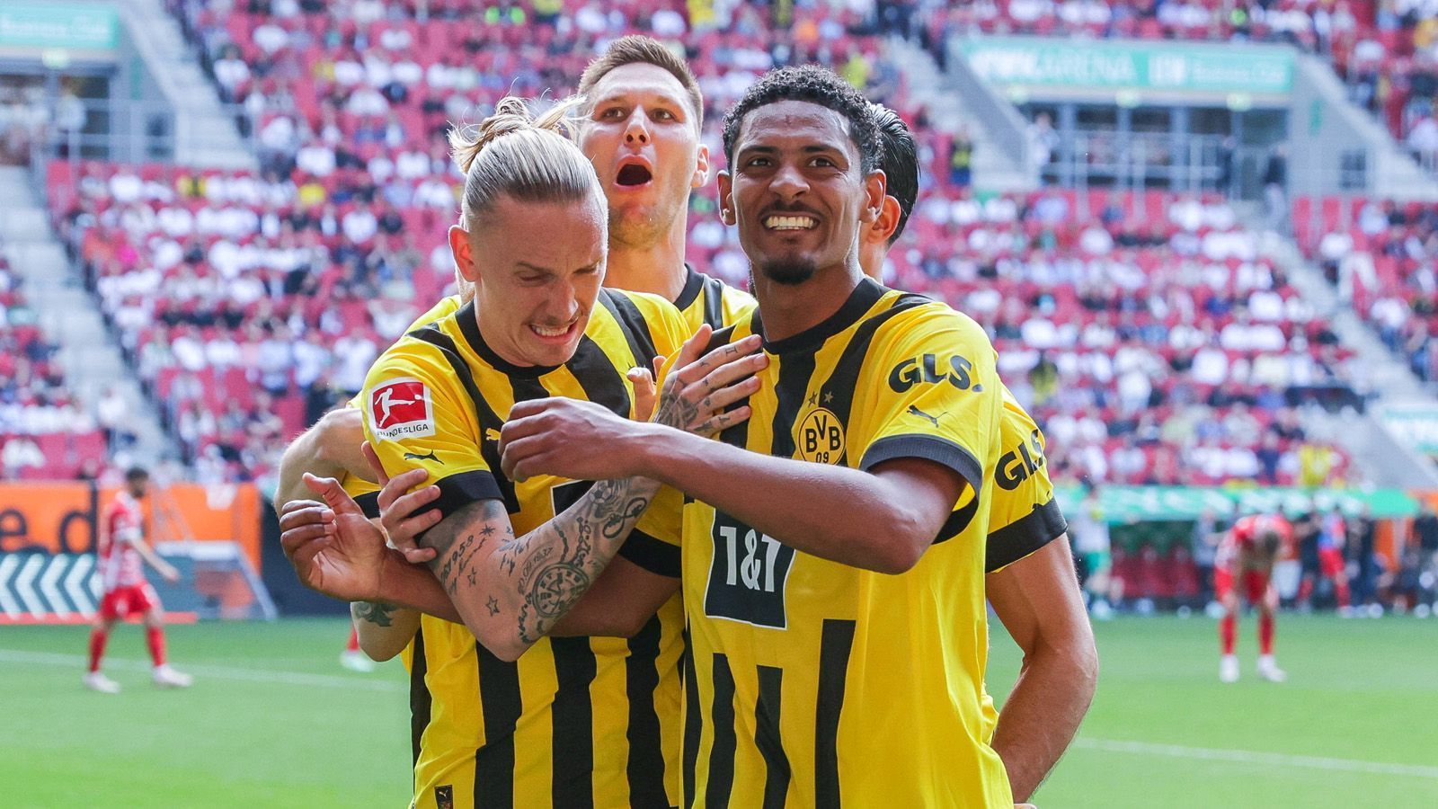 
                <strong>Gewinner: Borussia Dortmund</strong><br>
                Borussia Dortmund fehlt nur noch ein Sieg zum sicheren Gewinn der Meisterschaft. Auf der Zielgeraden überholte der BVB mit einem 3:0 beim FC Augsburg den FC Bayern München und nutzt deren möglicherweise folgenschweren Patzer. Sebastien Haller war der entscheidende Knotenlöser und mit zwei Treffern der Matchwinner. Der BVB bewies damit, dass er unter Druck liefern kann und ist nur noch einen Schritt von der ersten Meisterschale seit 2012 entfernt.
              