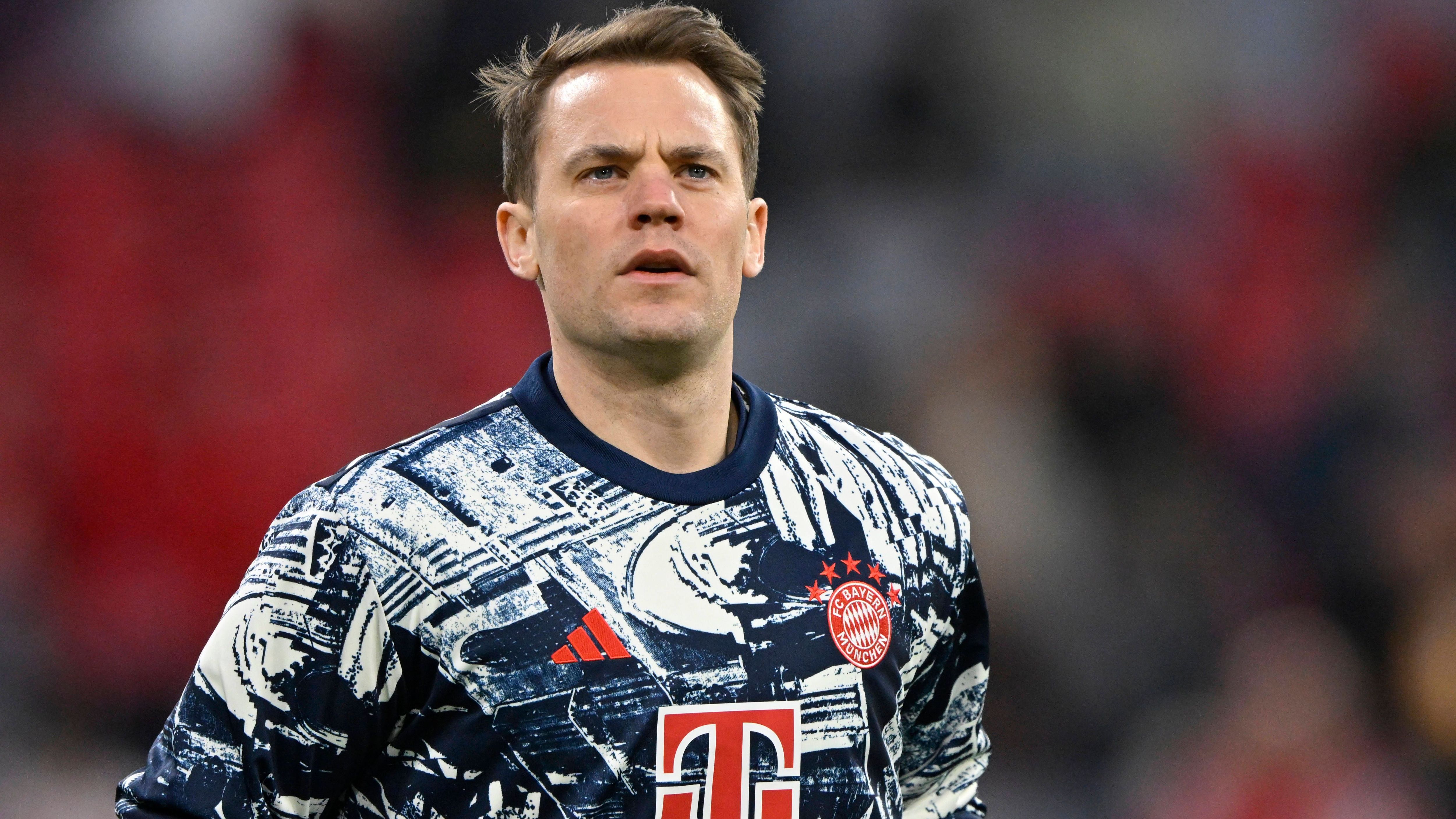 <strong>1. Manuel Neuer</strong>&nbsp;<br>Seit der WM 2010 steht der Bayern-Keeper beim DFB im Tor. Gewann die Weltmeisterschaft 2014 und blickt auf eine schier endlose Titelsammlung mit dem Rekordmeister: Elfmal Meister, zweimal Champions-League-Sieger, sechsmal DFB-Pokal, zweimal Klub-Weltmeister, usw. Einziger deutscher Torhüter mit einer dreistelligen Anzahl an Länderspielen (117) und der wohl beste mitspielende Keeper überhaupt.