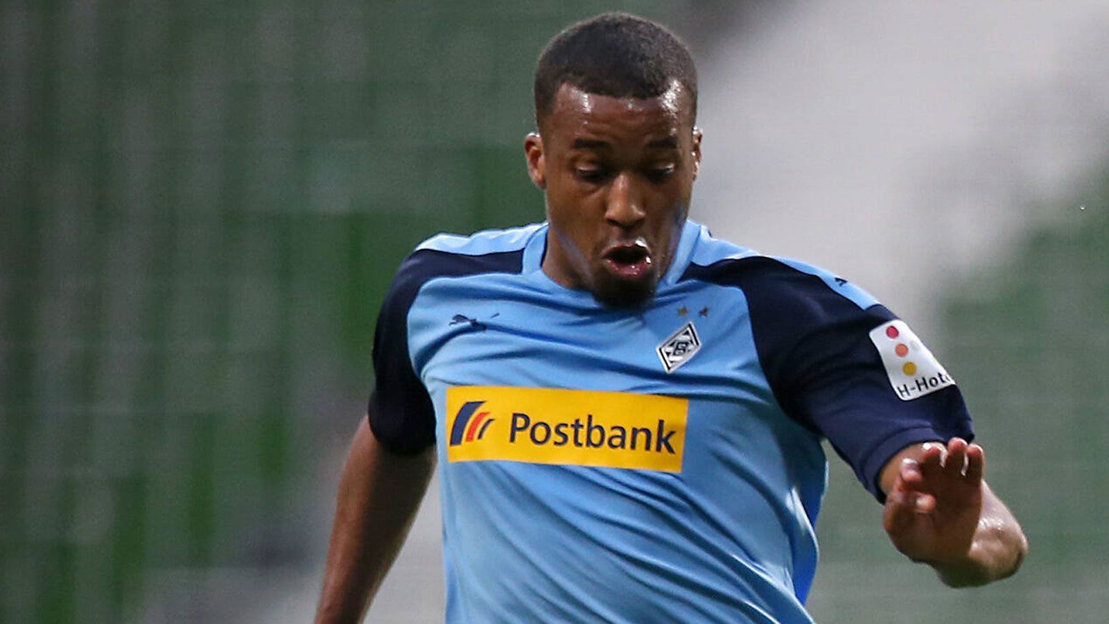 
                <strong>Alassane Plea (Borussia Mönchengladbach)</strong><br>
                Wird in der 56. Minute ausgewechselt. Übernimmt direkt die Rolle des Spielmachers von der halbrechten Seite. Nach seiner Einwechslung findet Gladbach zwischenzeitlich ein wenig zurück ins Spiel. ran.de-Note: 3
              