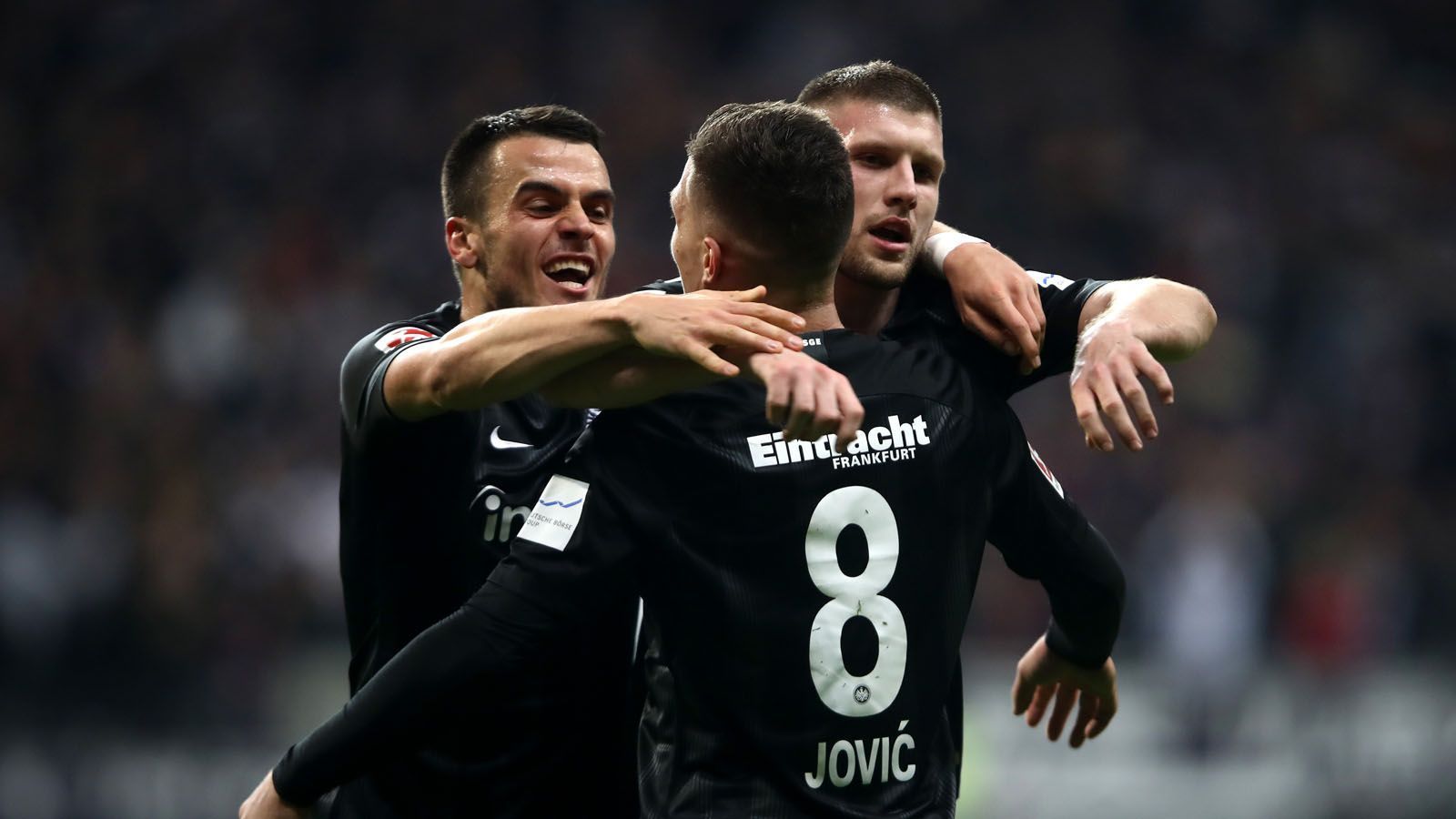 
                <strong>Eintracht Frankfurt </strong><br>
                Auch in der Rückrunde zeigt Frankfurts Offensiv-Trio um Ante Rebic, Luca Jovic und Sebastien Haller diesmal seine Offensiv-Power - und das noch konstanter als in der Vorrunde. Damit toppt Trainer Adi Hütter mit seiner Eintracht die Platzierung der Vorsaison und darf als Champions League-Teilnehmer von Barcelona, Madrid oder Liverpool träumen.
              