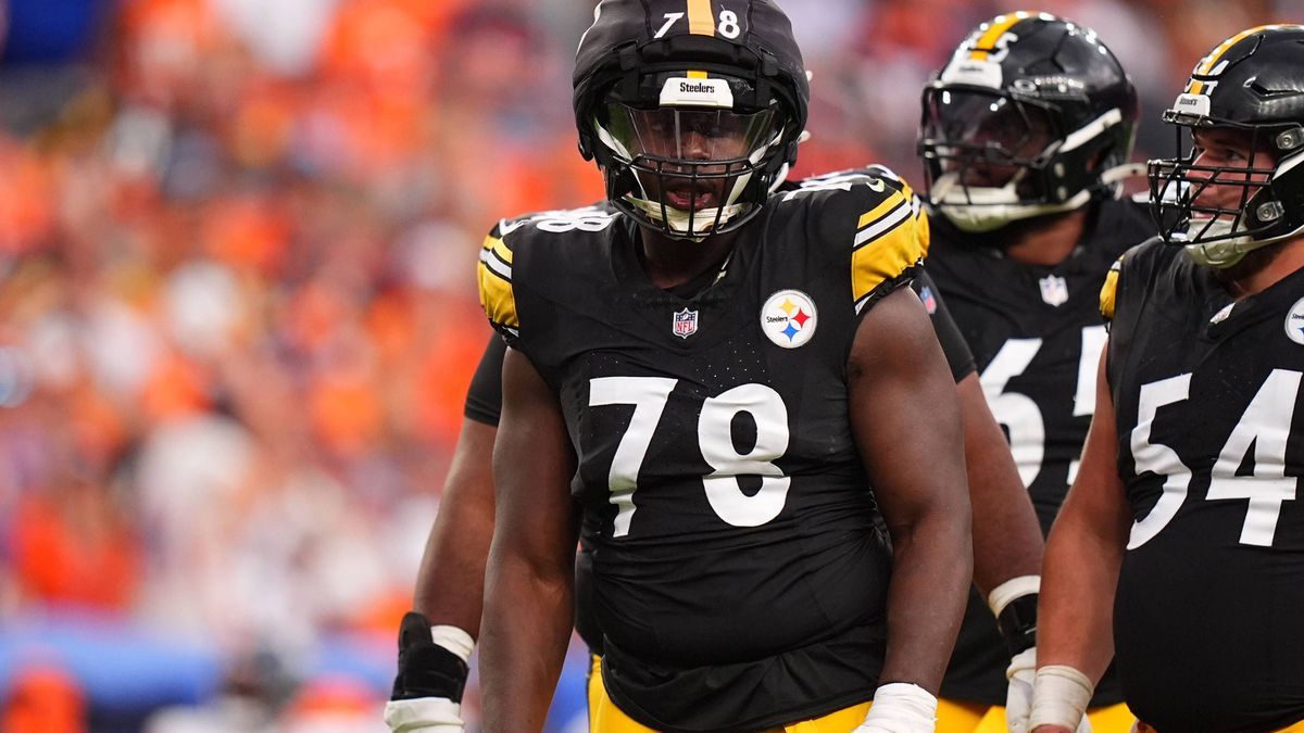 NFL, American Football Herren, USA Pittsburgh Steelers at Denver Broncos Sep 15, 2024; Denver, Colorado, USA; Pittsburgh Steelers guard James Daniels (78) wears a guardian cap in the second half ag...