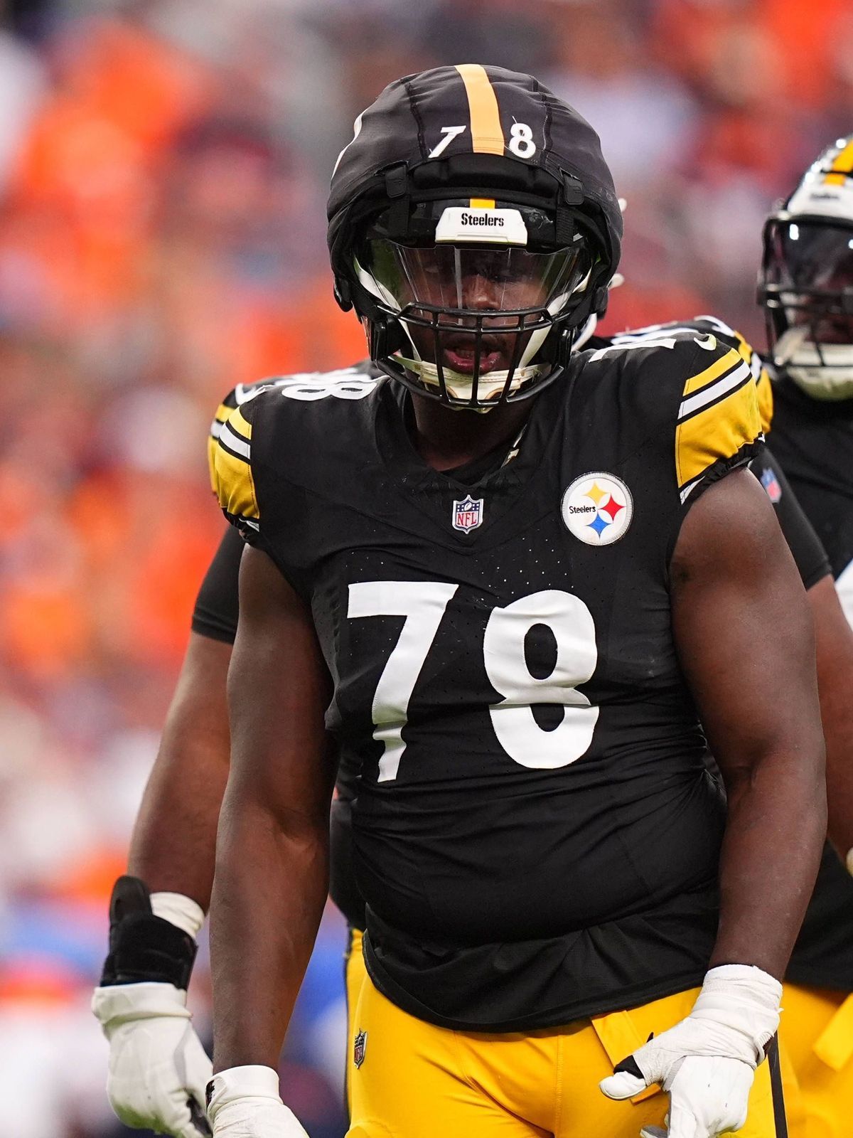 NFL, American Football Herren, USA Pittsburgh Steelers at Denver Broncos Sep 15, 2024; Denver, Colorado, USA; Pittsburgh Steelers guard James Daniels (78) wears a guardian cap in the second half ag...