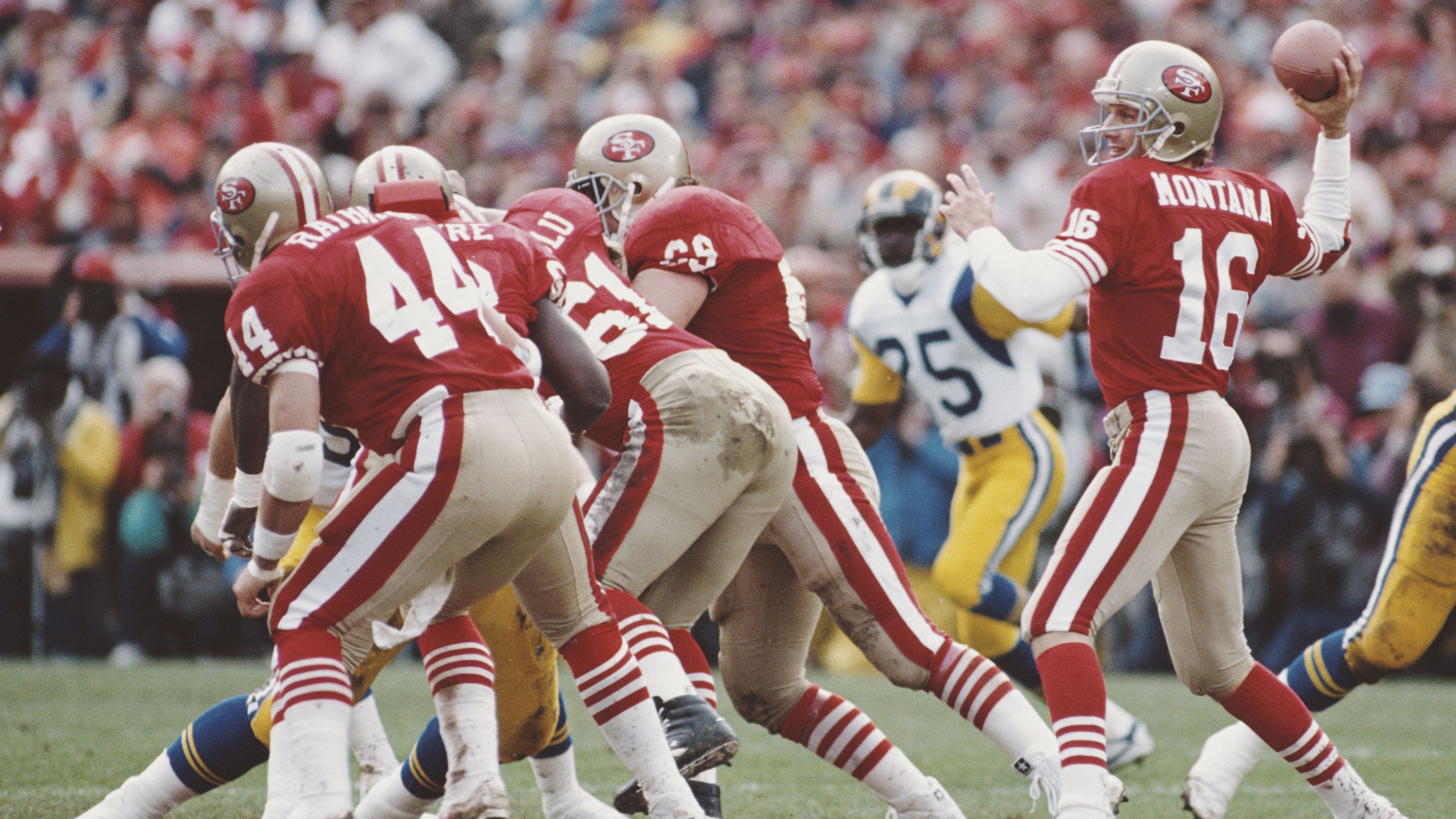 <strong>Joe Montana (San Francisco 49ers)</strong><br>... war niemand geringeres als Joe Montana, der wahrscheinlich beste Quarterback der Geschichte der 49ers. Er führte die Franchise nicht nur zu vier Super Bowls, von denen er in drei ebenfalls zum MVP ausgezeichnet wurde, er schnappte sich 1989 und 1990 die Auszeichnung des Liga-MVPs.