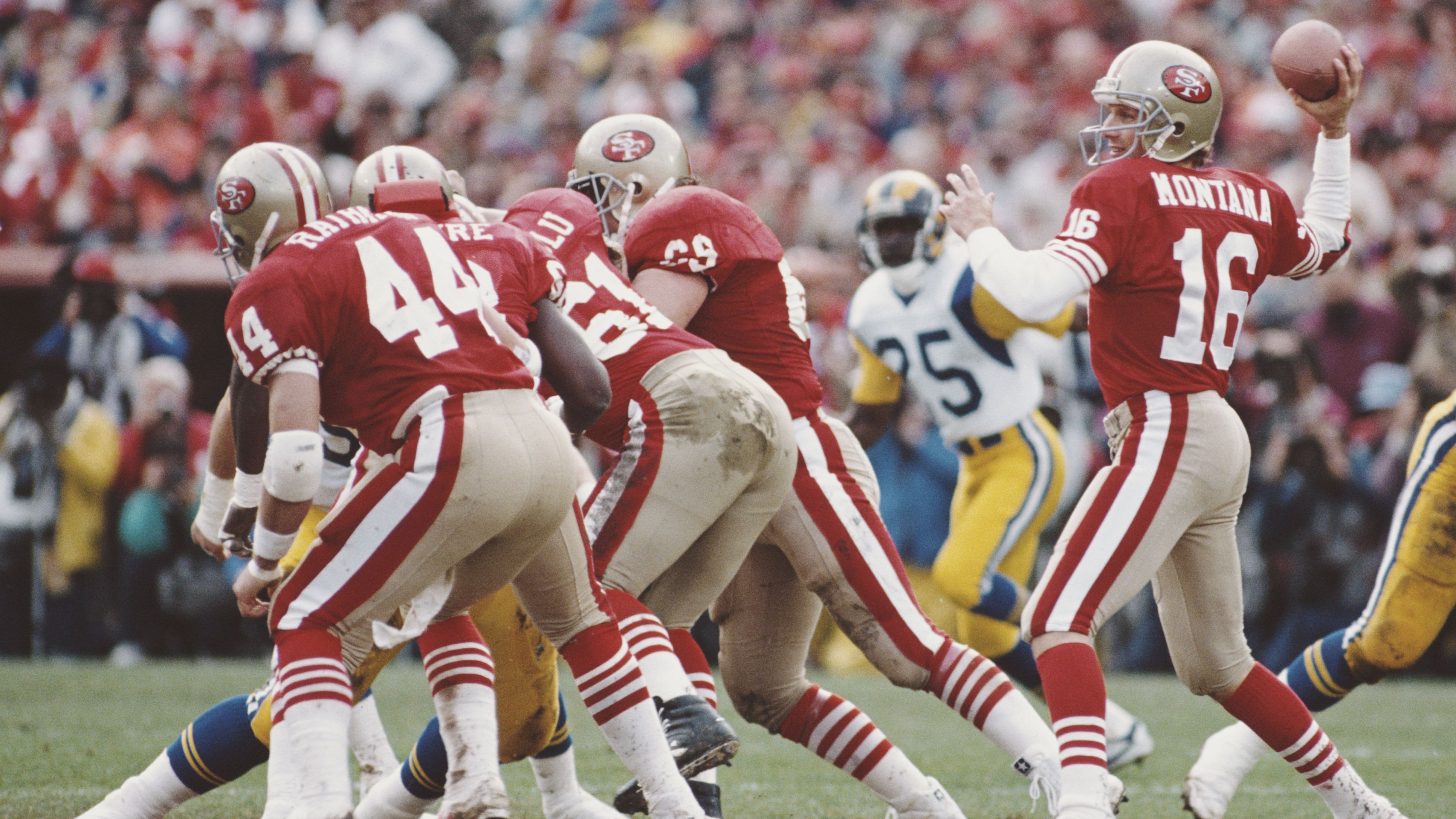 <strong>Joe Montana (San Francisco 49ers)</strong><br>... war niemand geringeres als Joe Montana, der wahrscheinlich beste Quarterback der Geschichte der 49ers. Er führte die Franchise nicht nur zu vier Super Bowls, von denen er in drei ebenfalls zum MVP ausgezeichnet wurde, er schnappte sich 1989 und 1990 die Auszeichnung des Liga-MVPs.