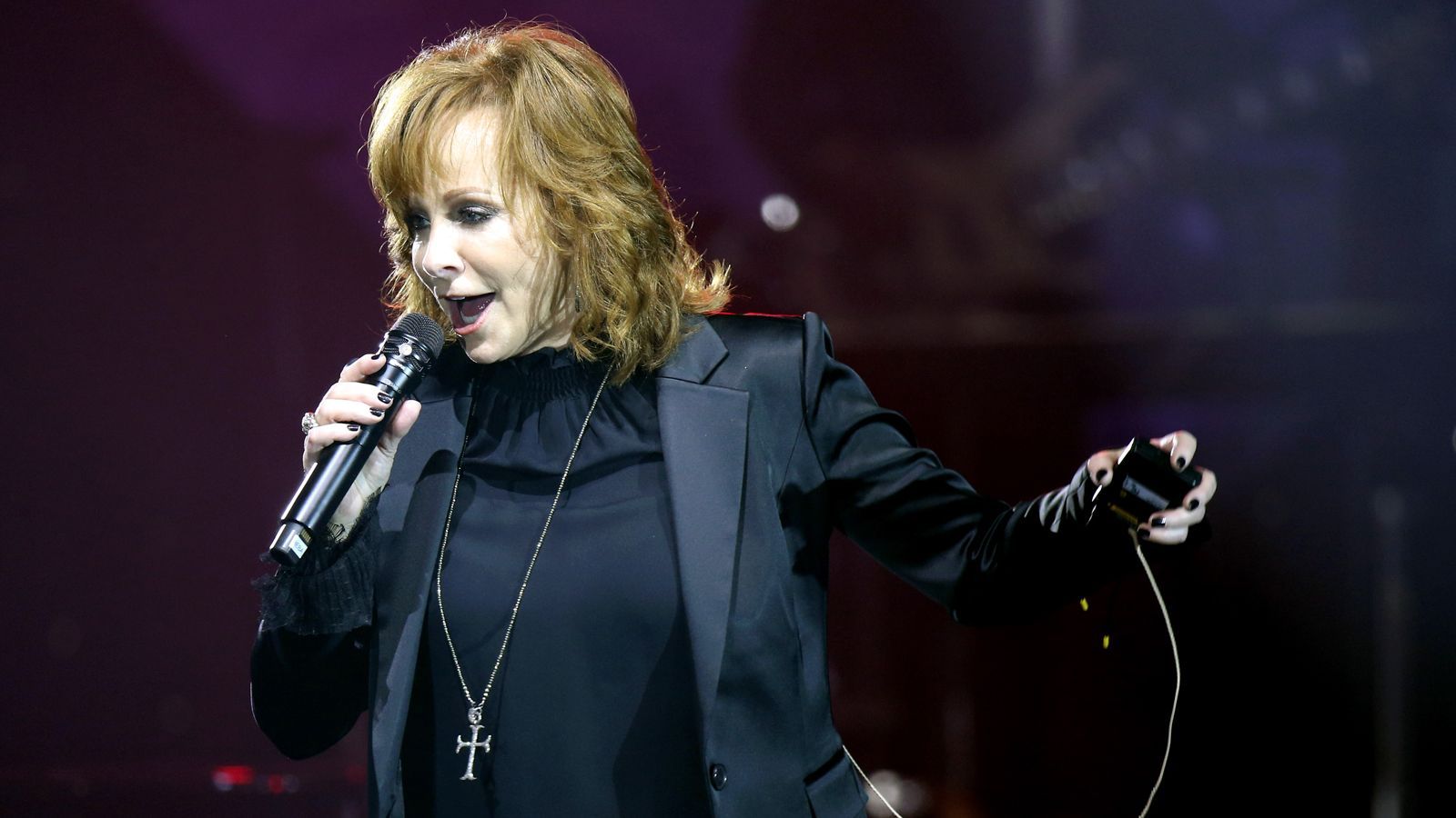 <strong>Wird ein Wort bei der Hymne vergessen oder falsch ausgesprochen?</strong><br>Reba McEntire wird die US-Hymne schmettern. Fehlerfrei? Sollte die Country-Sängerin auch nur ein Wort falsch aussprechen oder gar vergessen beziehungsweise weglassen, könnten sich Zuschauer freuen, die ihre Wette hier platziert haben. Ein Wetteinsatz wird hier von der Quote eher belohnt, sollte die 68-Jährige einen Fehler machen.