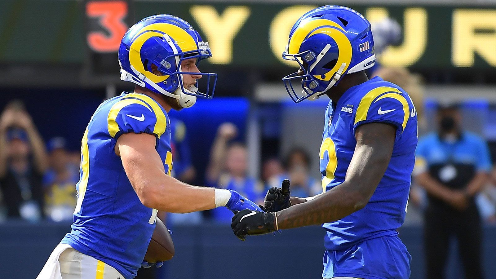 
                <strong>Los Angeles Rams: Entlastung für Cooper Kupp</strong><br>
                Für Los Angeles könnte die Rückkehr von Wide Receiver Van Jefferson (re.) von Bedeutung sein. Cooper Kupp ist in der Offense der Alleinunterhalter und könnte Entlastung vertragen, zumal er sich in der vergangenen Woche eine leichte Knöchelverletzung zuzog. Einem Einsatz steht aber wohl nichts im Wege.
              