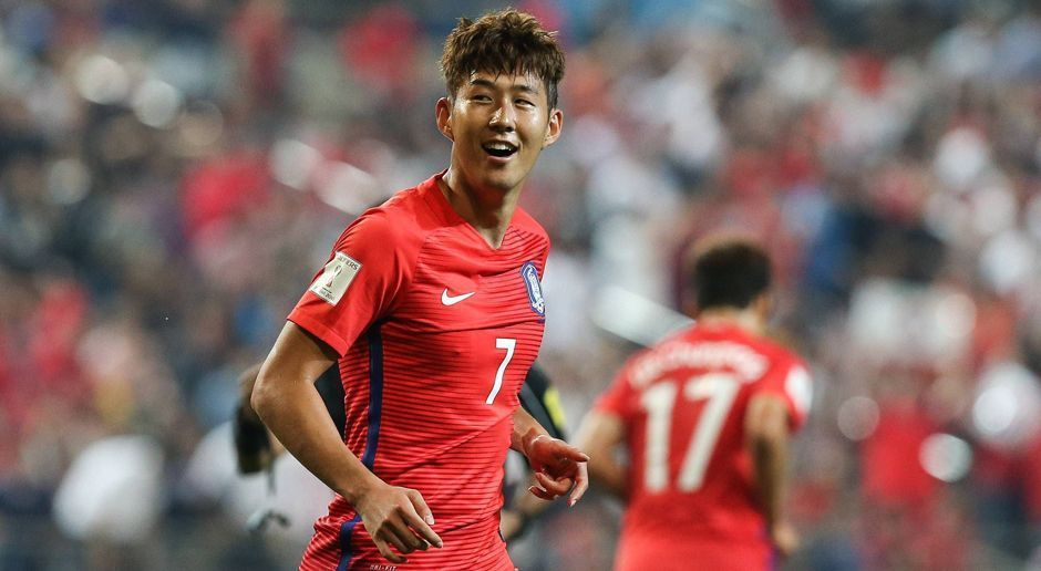 
                <strong>Heung-Min Son (Ex-HSV und Leverkusen, jetzt Tottenham Hotspur)</strong><br>
                Der Superstar des südkoreanischen Teams kommt mit 16 Jahren nach Deutschland zum Hamburger SV, bei dem er Profi wird. Dann zieht es den schnellen Stürmer für zwei Jahre nach Leverkusen. In 135 Bundesliga-Spielen gelingen Asiens zweimaligem Fußballer des Jahres 41 Tore. Seine Quote wird in England bei den Tottenham Hotspur noch besser. Auf der Insel jubelt der 25-Jährige in jedem dritten Spiel über einen eigenen Treffer. Auch in der Champions League trifft er in dieser Saison viermal.
              