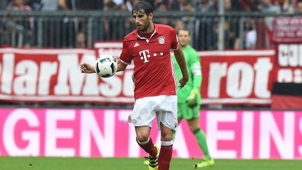 
                <strong>Javi Martinez</strong><br>
                Javi Martinez: Der Spanier ließ Herthas Stoßstürmer Ibisevic überhaupt keinen Stich, musste aber ab und an Ellenbogen-Schläge des Bosniers einstecken. Doch auch dadurch ließ sich Martinez nicht beirren und spielte erneut souverän. ran-Note: 2
              