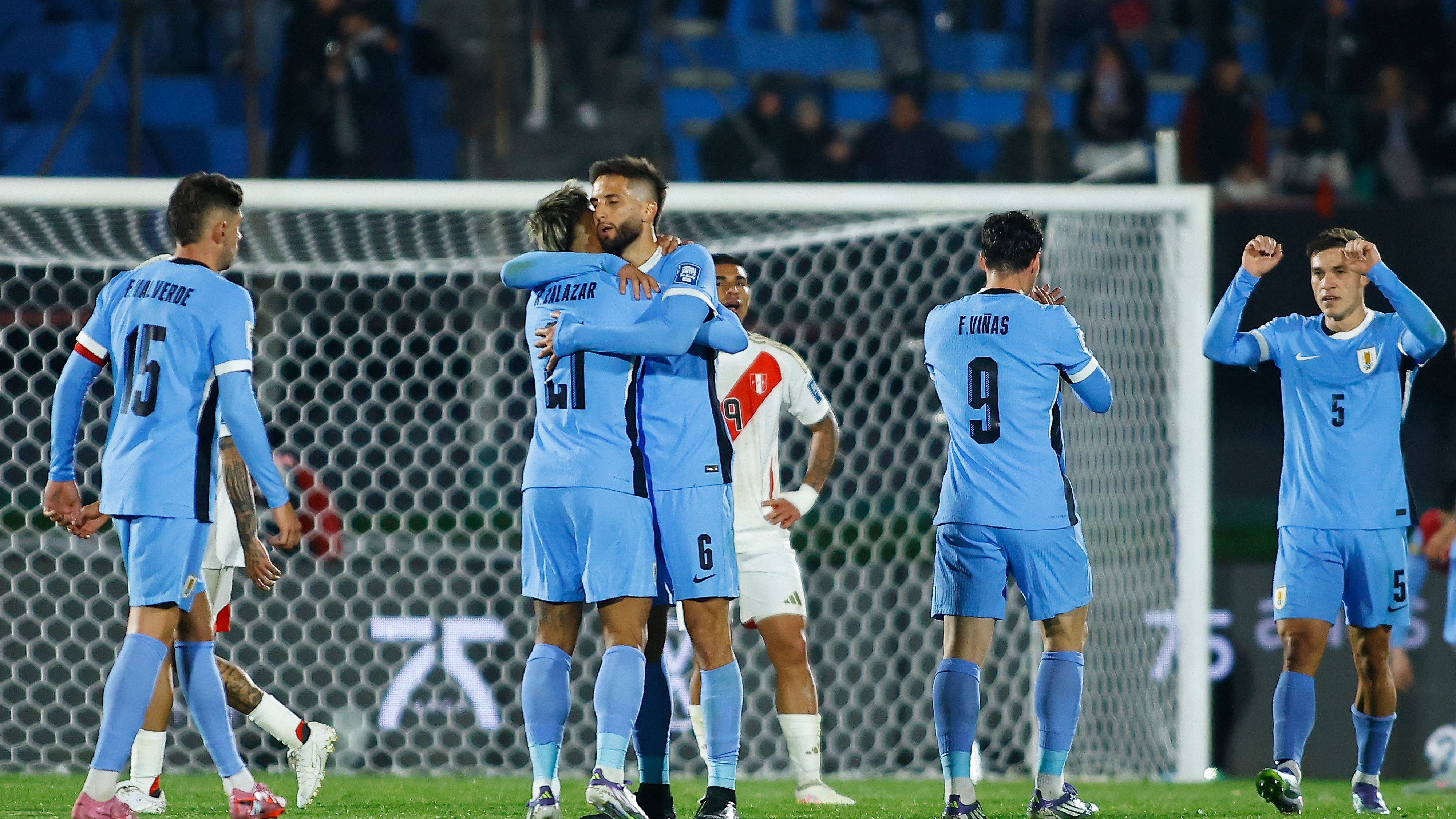 <strong>Uruguay</strong><br>Auch am vorletzten Spieltag mussten die Peruaner mit ansehen, wie sich eine Nationalmannschaft über die WM-Qualifikation freut. Diesmal ist es Uruguay nach einem 3:0-Sieg über den Tabellenvorletzten.