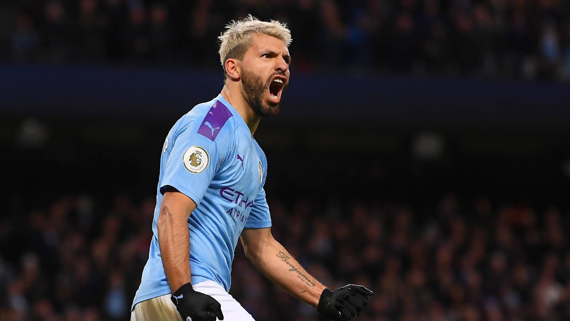 
                <strong>Manchester City: Sergio Agüero (260 Tore)</strong><br>
                Sergio Agüero war eines der prägenden Gesichter in der jüngeren Vergangenheit von Manchester City, die dank der Milliarden-Investitionen aus Abu Dhabi besonders erfolgreich verlief. Unvergessen sein Tor in der Nachspielzeit zum Meistertitel 2012. Seine Zelte brach er 2021 nach zehn Jahren mit 260 Toren für die "Citizens" ab.
              