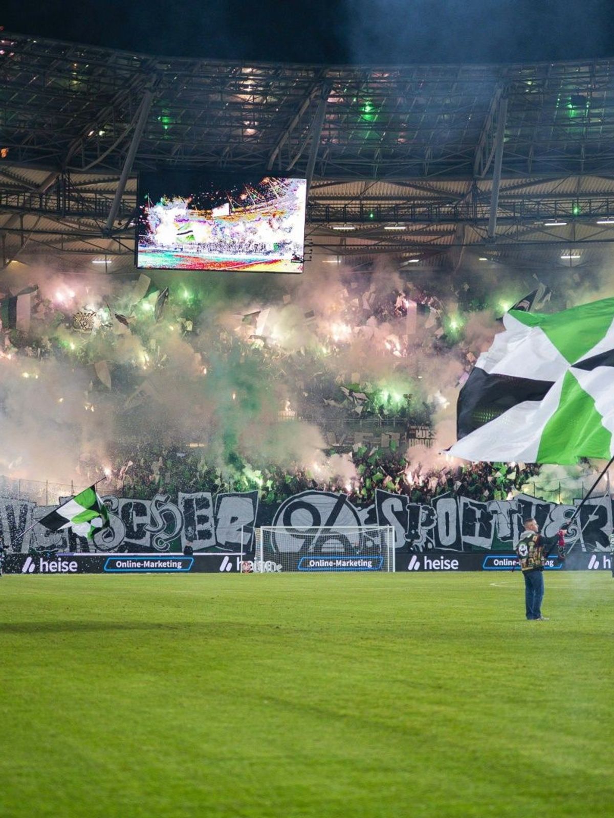 Hannovers Fankurve im Heimspiel gegen Paderborn