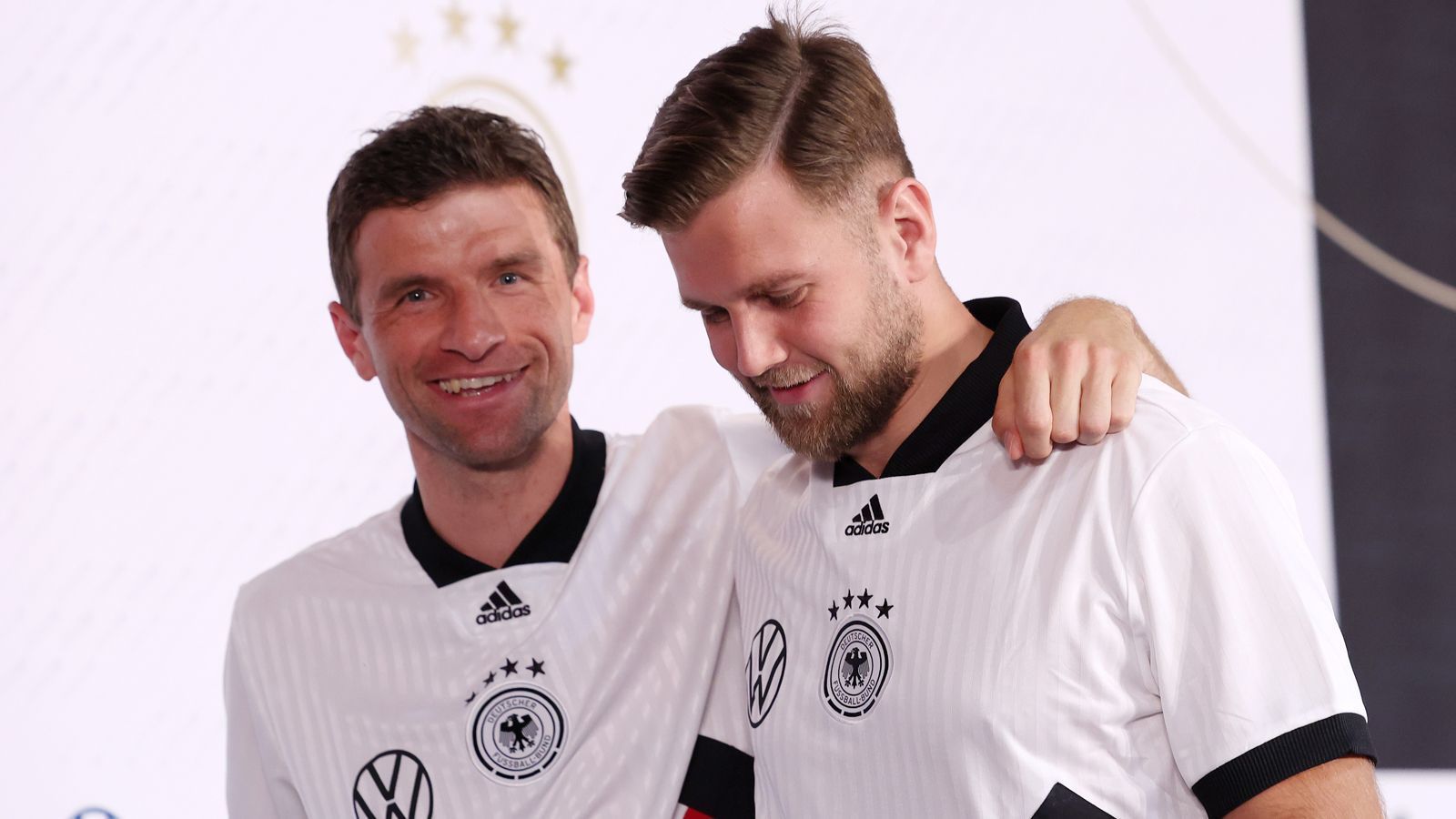 
                <strong>Thomas Müller</strong><br>
                "Er hat die Coolness, vielleicht liegt das auch am Geburtsort, dass man da entspannter und sachlicher unterwegs ist." (Fußball-Nationalspieler Thomas Müller über den gebürtigen Hannoveraner Niclas Füllkrug) 
              