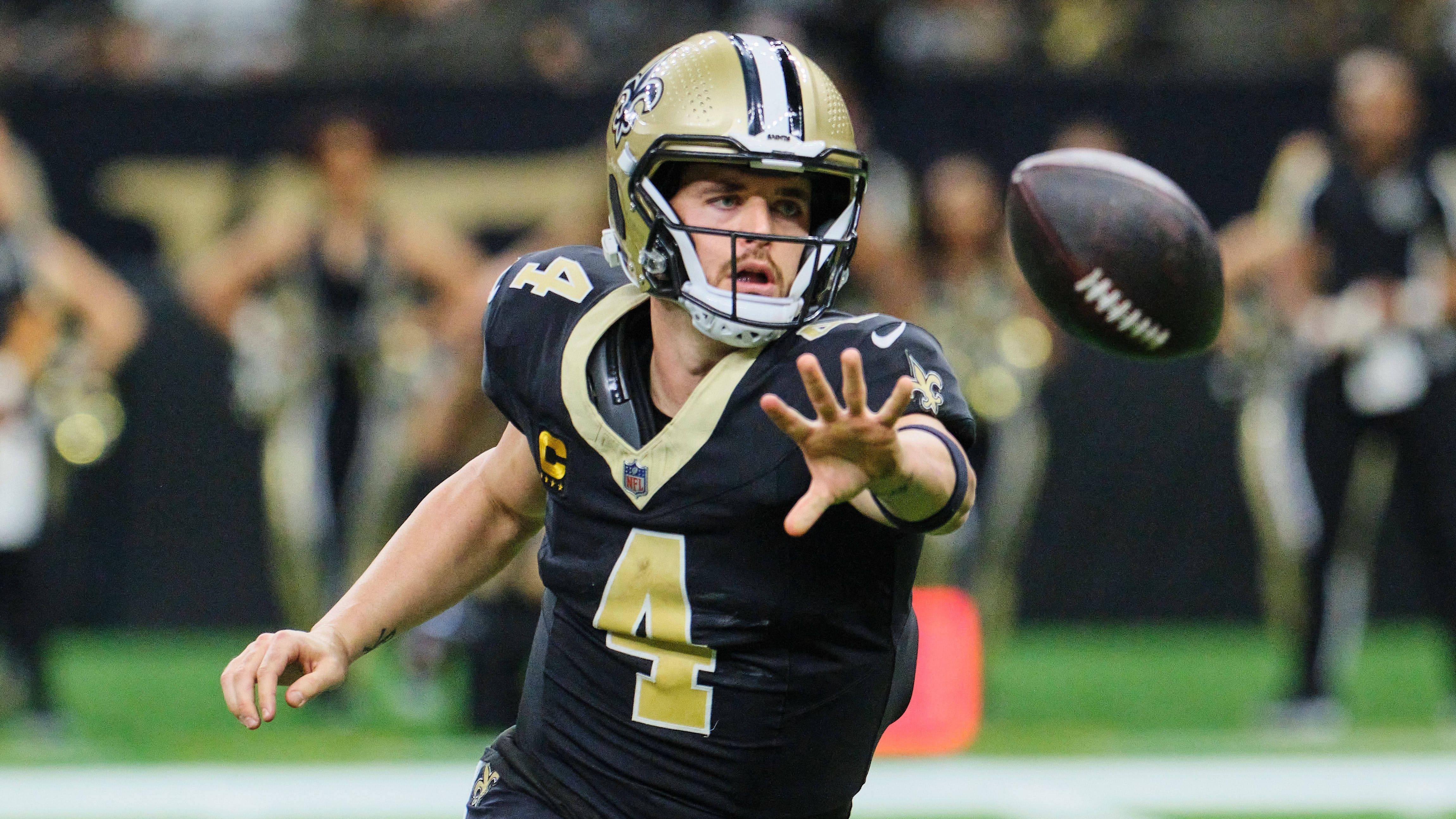 <strong>Derek Carr (New Orleans Saints)</strong><br>Derek Carr steht vor seinem Comeback. Der Quarterback ist aus dem Concussion Protocol entlassen worden. Wegen einer Rippen- und Schulterverletzung wurde er auf dem Injury Report zwar noch als fraglich gelistet, er absolvierte aber bereits das volle Training. Die Saints spielen am Sonntag gegen die Panthers. Taysom Hill (Fuß) hingegen fällt wohl aus.