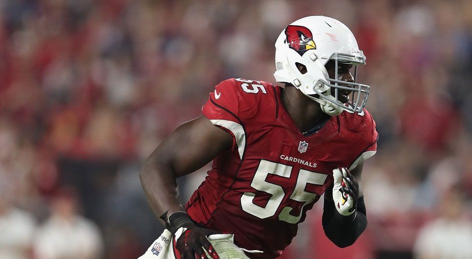 
                <strong>Gewinner: Chandler Jones</strong><br>
                Chandler Jones hat seinen Vertrag bei den Arizona Cardinals verlängert - ein Mega-Fünf-Jahres-Deal für den Pass Rusher, der ihm 83 Millionen US Dollar einbringt. Der Outside Linebacker gilt als einer der besten NFL-Spieler auf seiner Position: Nach seinen ersten fünf Spielzeiten in der Football-Liga stehen bereits 47 Sacks auf seinem Konto.
              