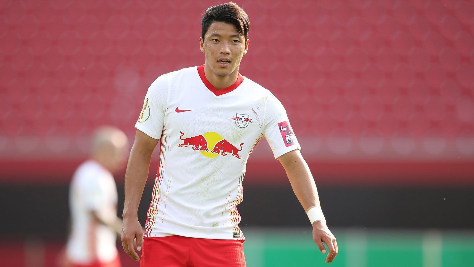 
                <strong>Hee-chan Hwang (24)</strong><br>
                In Salzburg unter Vertrag: 2016 - 2020 (2018/19 an den HSV ausgeliehen) - Aktueller Verein: RB Leipzig - Marktwert: 15 Millionen Euro
              