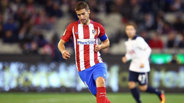 
                <strong>Gabi (Atletico Madrid)</strong><br>
                Gabi (Atletico Madrid): Neben Torres könnte auch Atleticos Kapitän die Madrilenen 2017 verlassen. Der 33-Jährige wurde wohl bereits im Januar 2016 mit Millionen nach China gelockt, widerstand diesem Angebot jedoch. Sportlich ist Gabi für Atletico weiterhin extrem wertvoll und gehört trotz fortgeschrittenen Alters zum Stammpersonal.
              