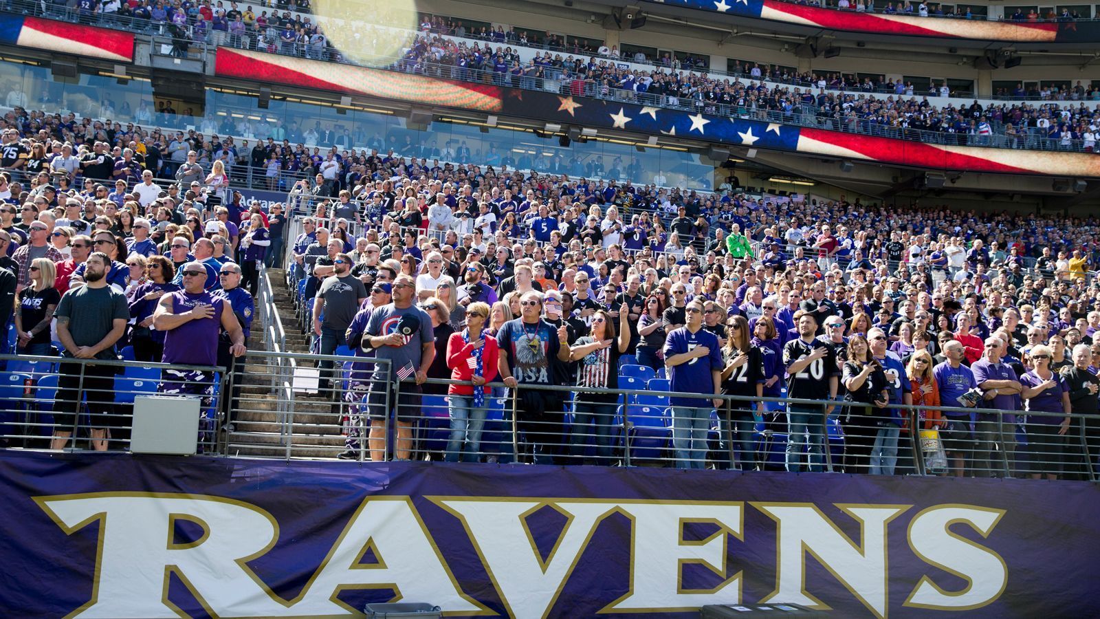 
                <strong>Platz 12: Baltimore Ravens </strong><br>
                M&T Bank StadiumDurchschnitt: 70.431 ZuschauerAuslastung: 99,2 %
              