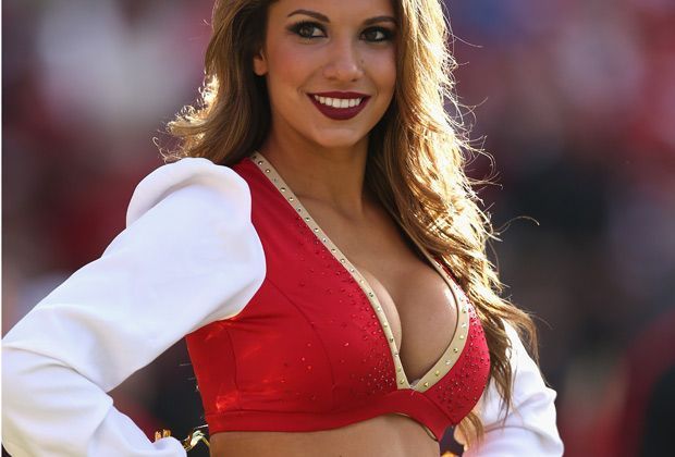 
                <strong>San Francisco 49ers</strong><br>
                Gut, dass gerade das Spiel unterbrochen ist. Da lässt sich dieses bezaubernde Lächeln so richtig genießen.
              