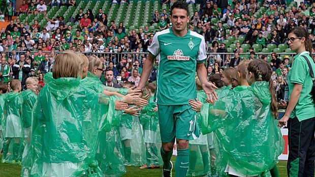 
                <strong>Levin Öztunali (Werder Bremen)</strong><br>
                Levin Öztunali: Der Bremer hat wohl den berühmtesten Großvater aller aktuellen Bundesligaspieler: Uwe Seeler. Ob der von Leverkusen an Werder ausgeliehene Mittelfeldspieler beim DFB seinem Opa nachfolgen wird, ist allerdings nicht sicher. Denn der türkische Verband hat bereits angeklopft.
              