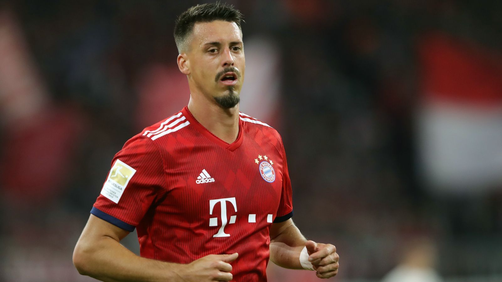 
                <strong>Sandro Wagner (FC Bayern München)</strong><br>
                Wird in der 82. Minute für Thomas Müller eingewechselt, kann aber die Niederlage nicht mehr verhindern. ran-Note: ohne Bewertung
              