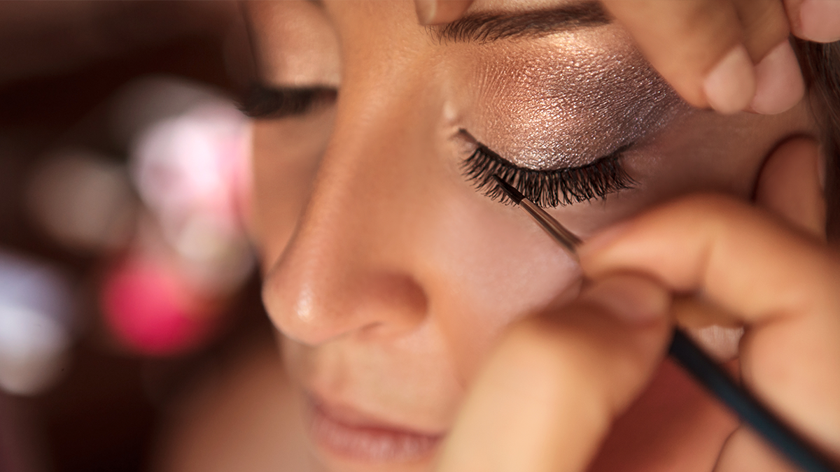 Für das perfekte Make-up benötigst du auch den richtigen Pinsel – doch welcher ist der richtige für Augen, Wangen und Lippen? Dank unserem Make-up Pinsel-Guide findest du stets den perfekten Pinsel.