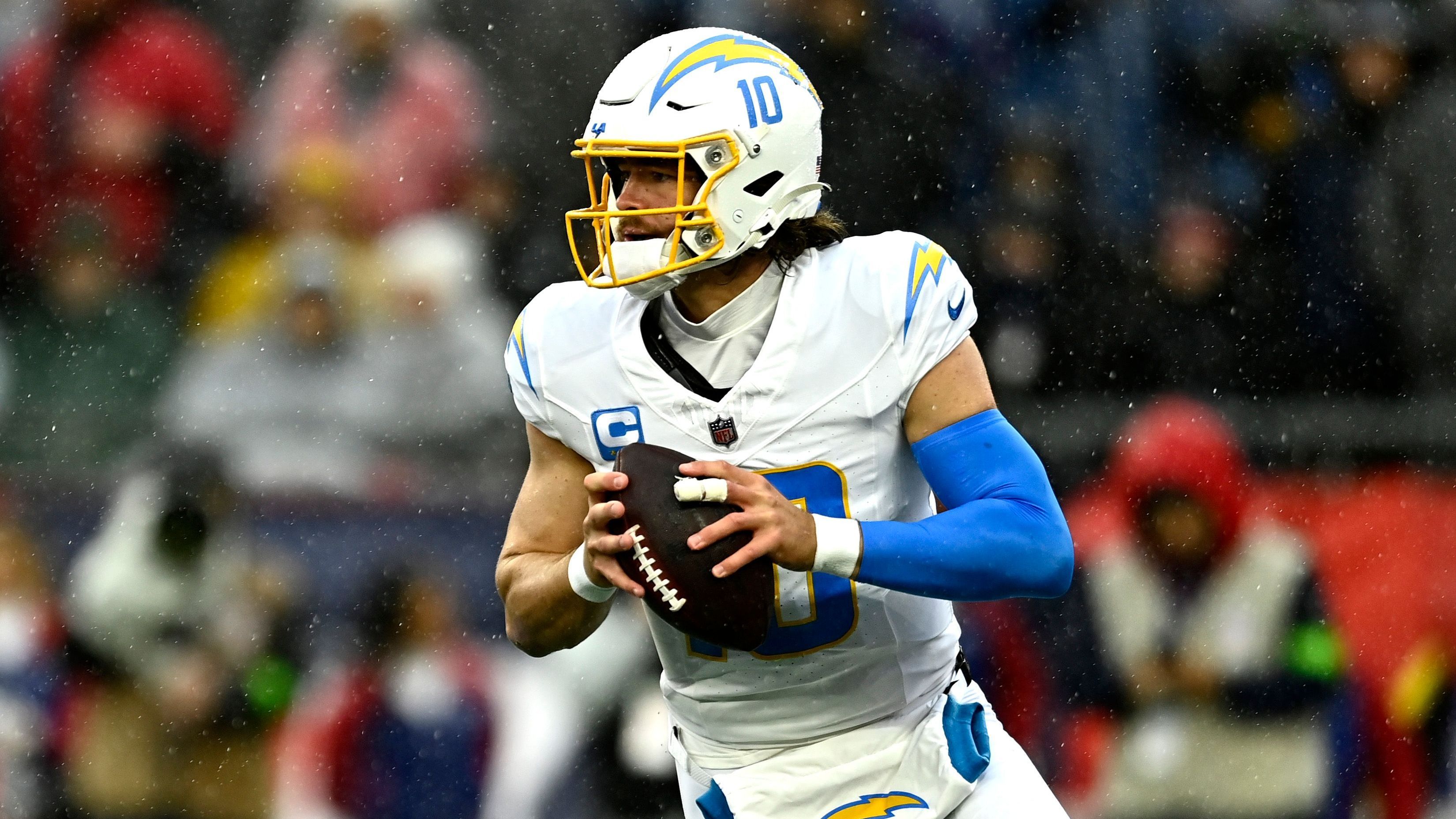<strong>Platz 1: Justin Herbert (Los Angeles Chargers)</strong><br>Alter: 25<br>Saisons in der NFL: 4<br>Passing-Yards:&nbsp;17.223<br>Passing-Touchdowns:&nbsp;114<br>Interceptions: 42<br>Completion-Rate: 66,6%