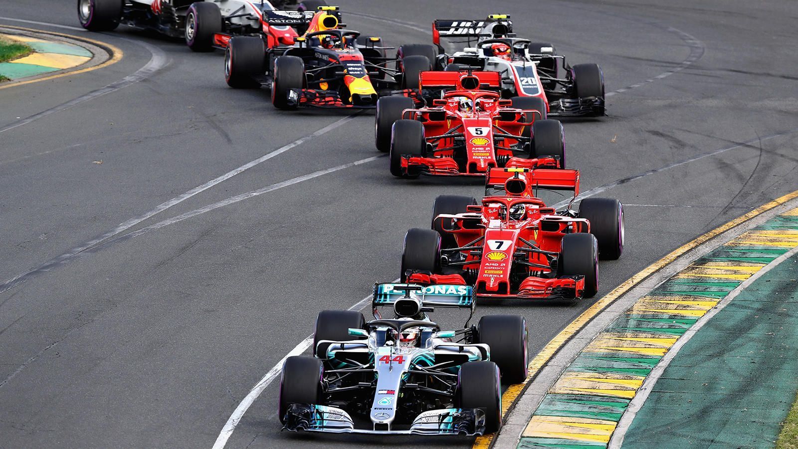 
                <strong> Formel 1: Die Regeländerungen ab 2021 im Überblick</strong><br>
                Die Formel 1 führt ab der Saison 2021 schrittweise neue Regeln ein. Die Änderungen sollen für mehr Spannung auf dem Asphalt sorgen, Kosteneinsparungen bringen und die Chancengleichheit unter den Teams erhöhen.  
              