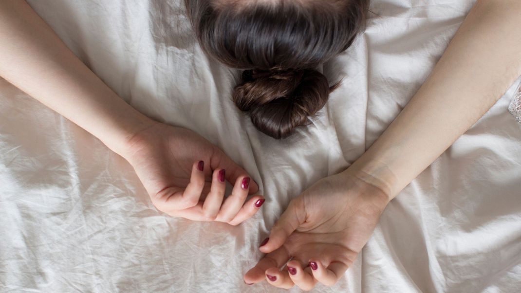 Dark Cherry Nails sind der neueste Schrei für eine trendige Maniküre