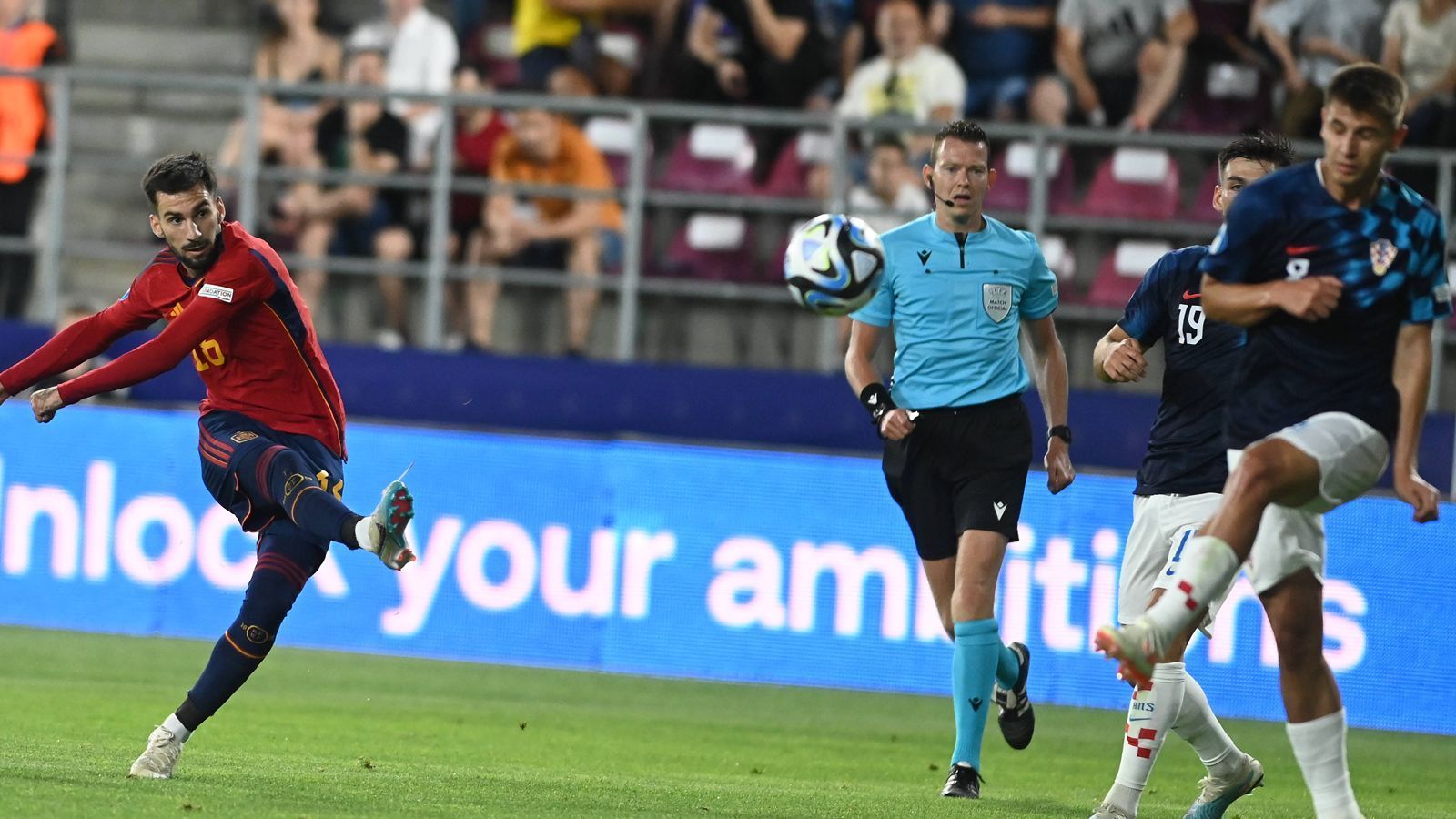 España vence a Croacia y alcanza cuartos de final