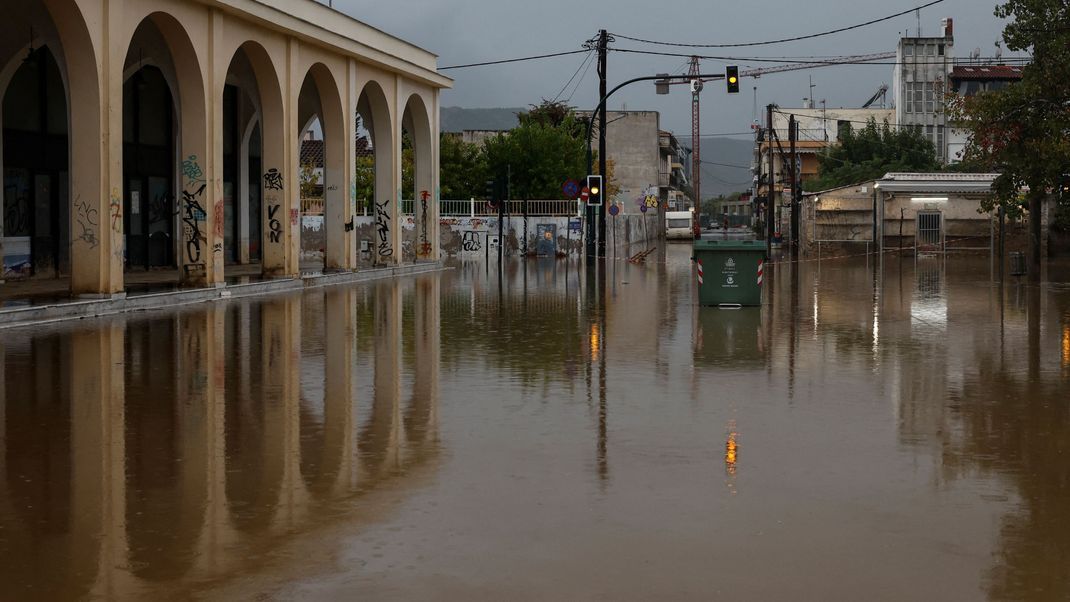 Sturmtief Elias sorgt wie hier in Volos und vielen anderen Teilen Zentral-Griechenlands erneut für heftige Überschwemmungen.