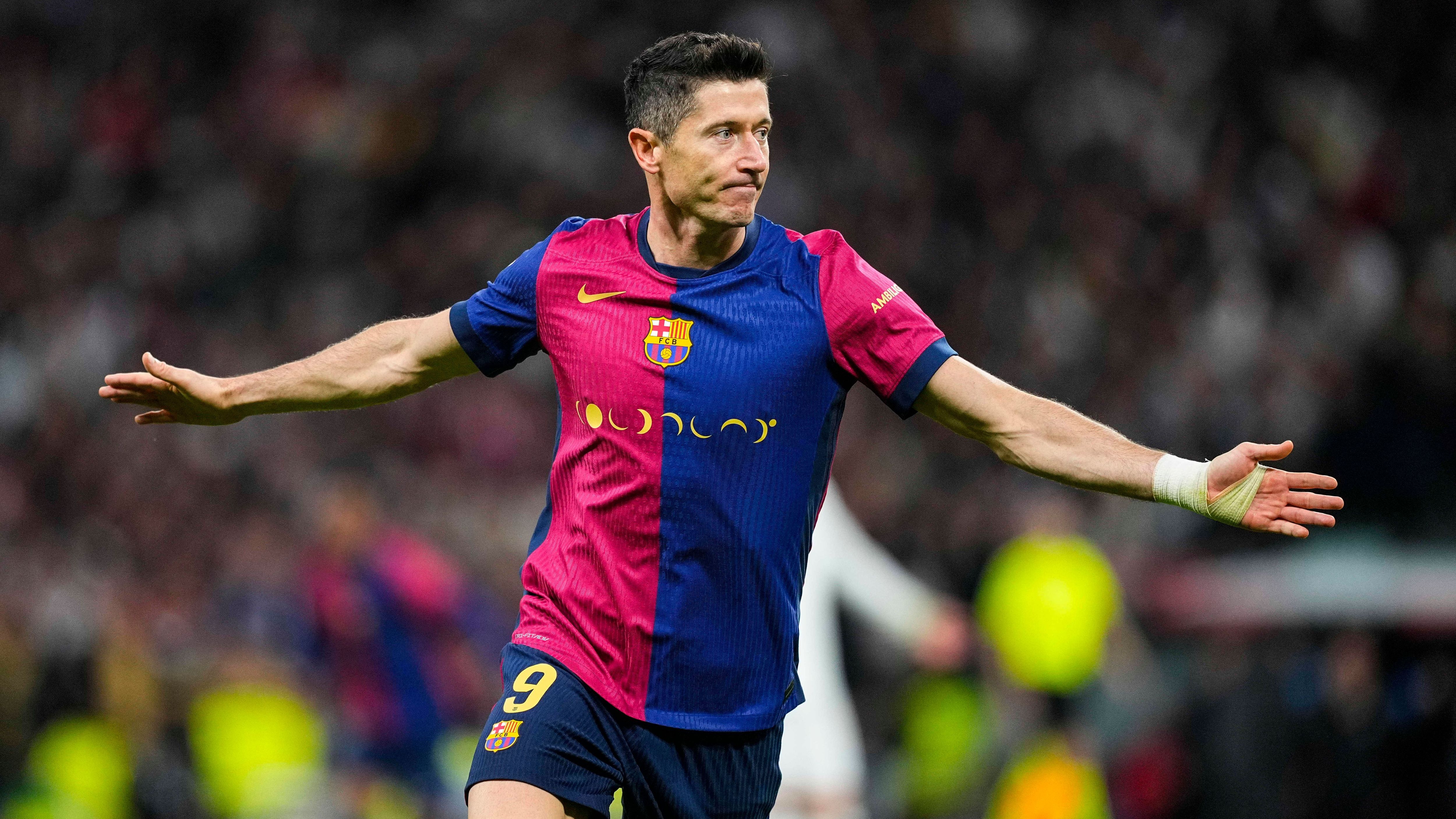 <strong>Platz 1: Robert Lewandowski (FC Barcelona)</strong><br>- Grundgehalt: 33.330.000 Euro<br>- Alter: 36<br>- Marktwert: 15 Millionen Euro