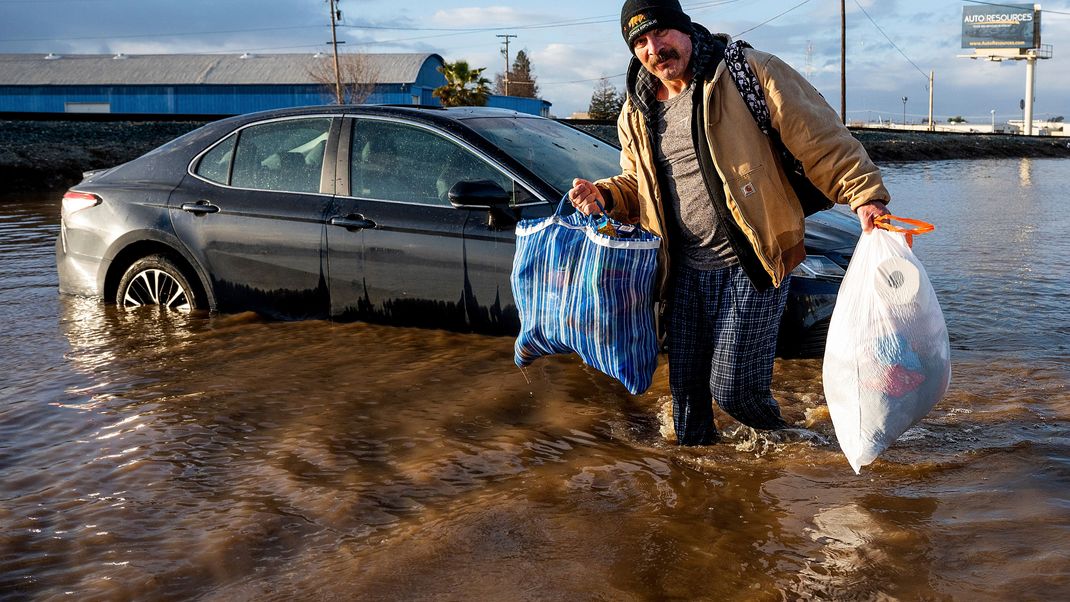 Winterstürme und Regen mit Überschwemmungen in den USA