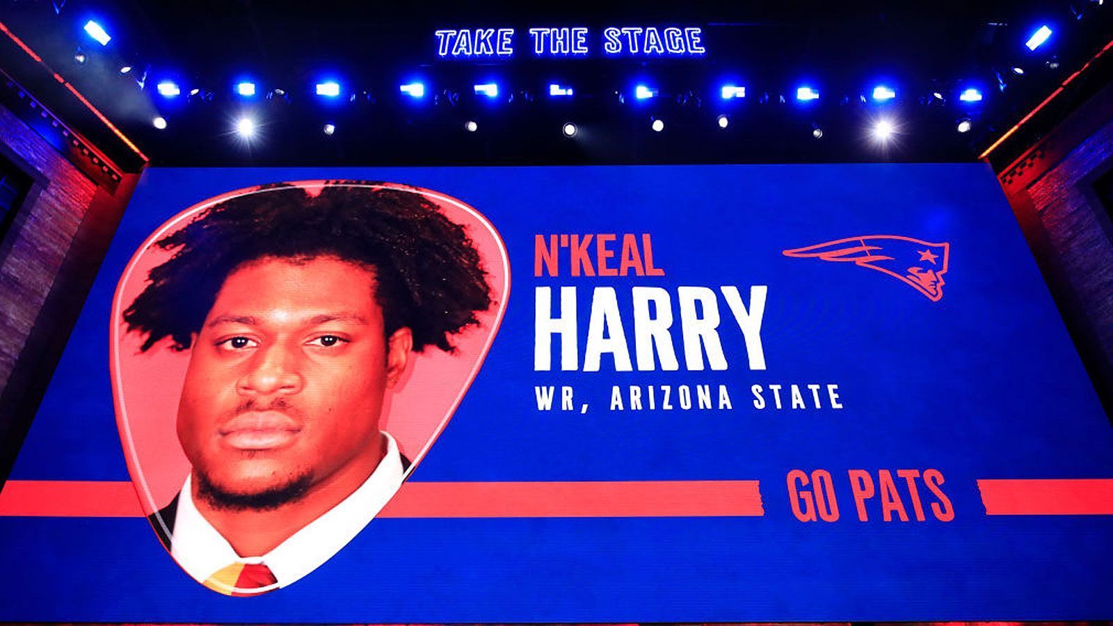 
                <strong>Die Draft Picks der New England Patriots (11)</strong><br>
                Pick 32: N'Keal Harry (Foto/Arizona St., WR)Pick 45: Joejuan Williams (Vanderbilt, CB)Pick 77: DE Chase Winovich (Michigan, DE)Pick 87: Damien Harris (Alabama, RB)Pick 101: Yodny Cajuste West (West Virginia, T)Pick 118: Hjalte Froholdt (Arkansas, G)Pick 133: Jarrett Stidham (Auburn, QB)Pick 159: Byron Cowart (Maryland, DT)Pick 163: Jake Bailey (Stanford, P)Pick 243: Nick Scott (Penn State, S)Pick 252: Ken Webster (Mississippi, CB)
              