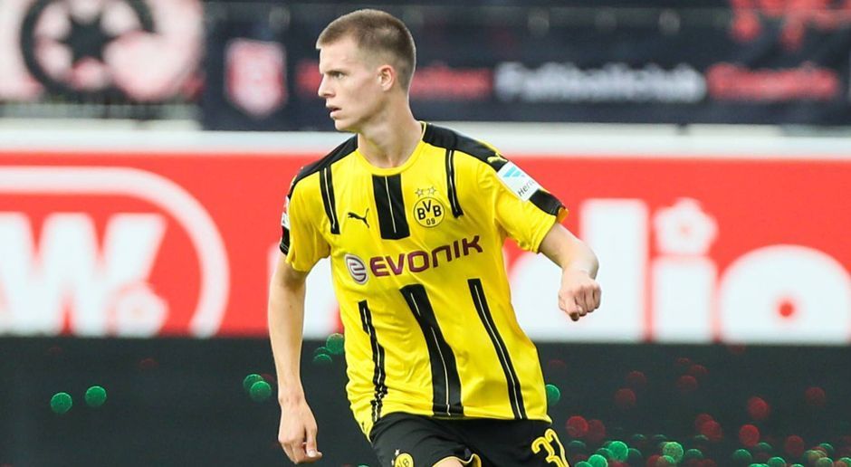 
                <strong>Platz 7: Dzenis Burnic (Borussia Dortmund) - 18 Jahre, 4 Monate, 26 Tage</strong><br>
                Platz 7: Dzenis Burnic (Borussia Dortmund) - 18 Jahre, 4 Monate, 26 Tage. Debüt am 18. Oktober 2016 beim 2:1 bei Sporting Lissabon.
              