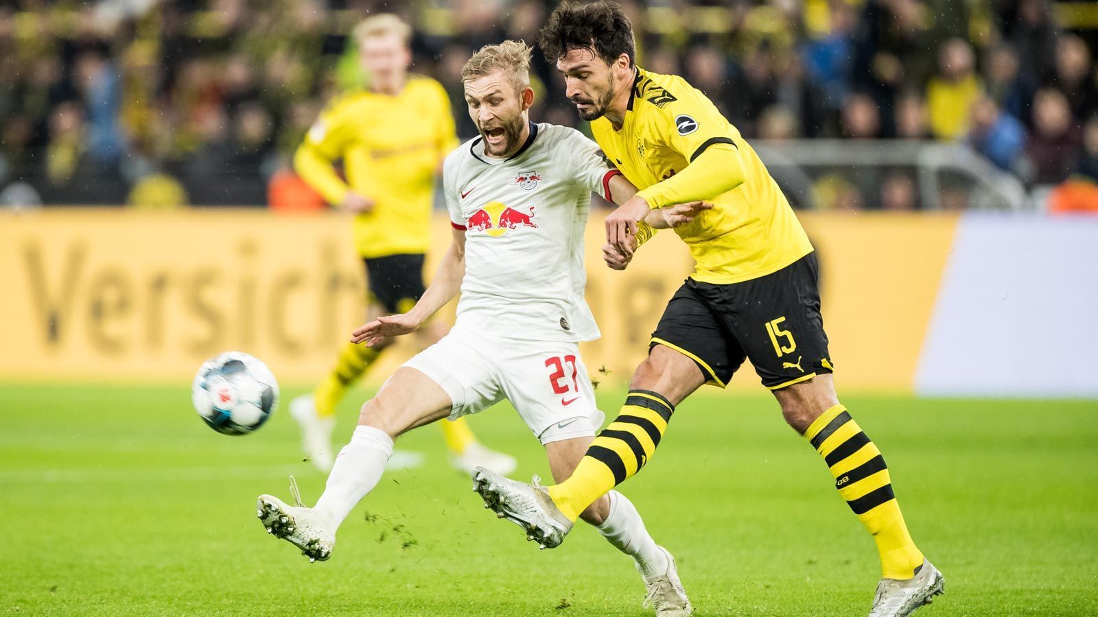 
                <strong>Konrad Laimer (RB Leipzig)</strong><br>
                Wird von Sancho getunnelt, ansonsten ein eher unauffälliger Auftritt des Mittelfeldakteurs. Ihm fehlt weitestgehend die Bindung zum Spiel. Blockt Hakimi im Fünfer ab, bevor dieser zum 4:2 erhöhen kann (64.). ran-Note: 4
              