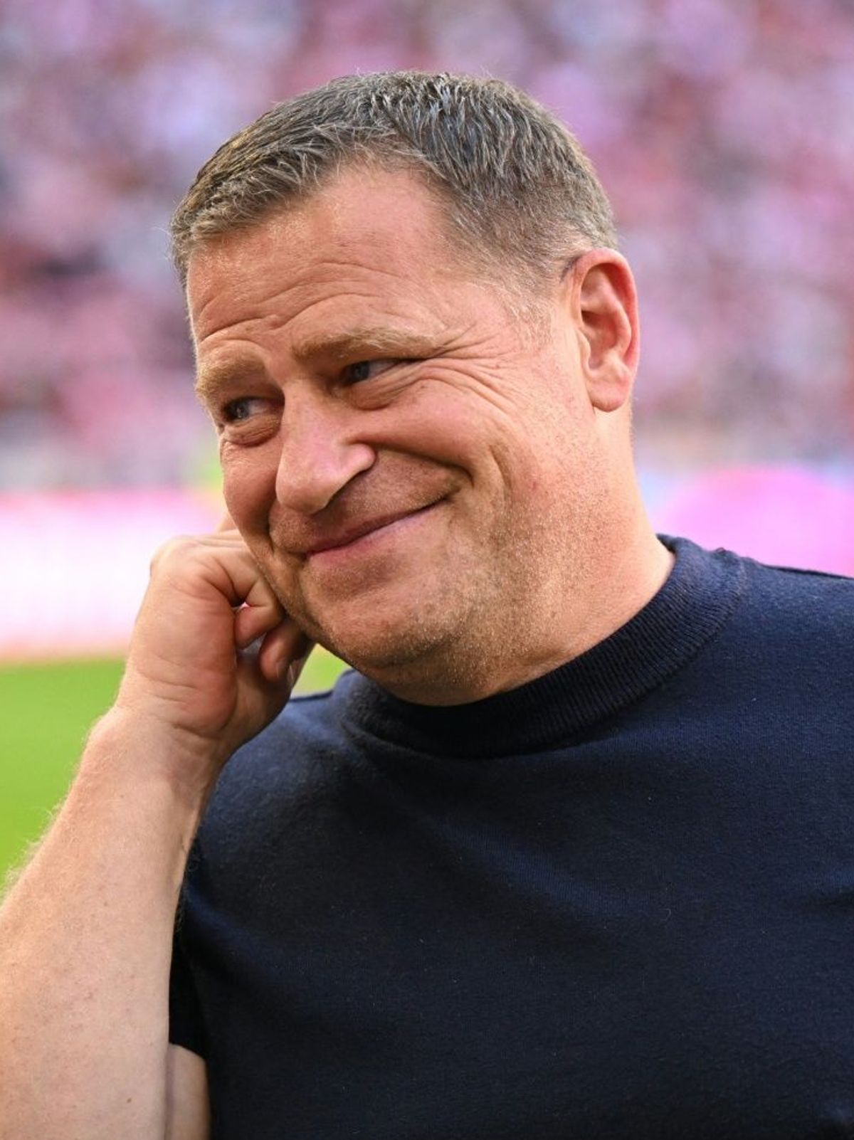 Bayerns Sportvorstand Max Eberl lacht