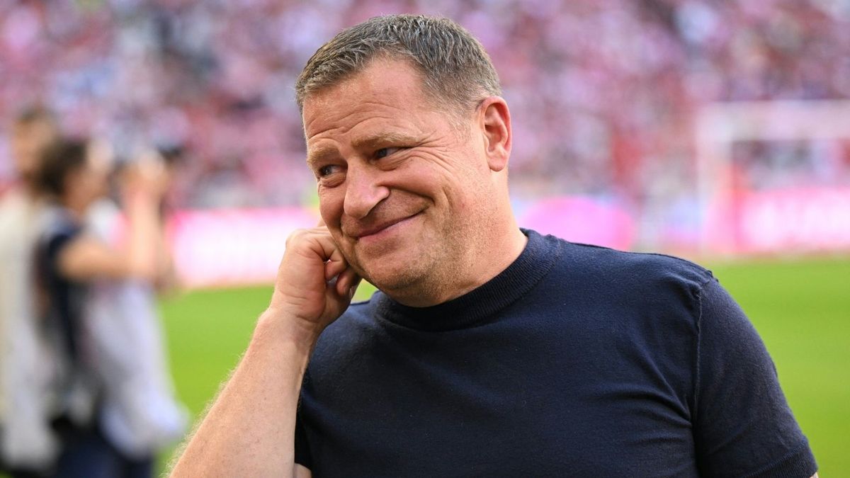 Bayerns Sportvorstand Max Eberl lacht