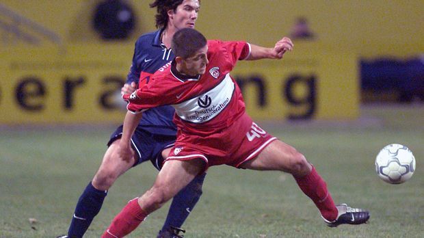 
                <strong>Perica Ognjenovic</strong><br>
                Im Sommer 1999 legte Real Madrid angeblich acht Millionen Euro auf den Tisch, um Perica Ognjenovic von Roter Stern Belgrad loszueisen. Ein Flop-Geschäft. Der Rechtsaußen kam in drei Jahren nur zu zwölf Erstliga-Einsätzen für die "Königlichen" (kein Tor). Im Januar 2002 wechselte der Serbe Ognjenovic nach Kaiserslautern. Seine Bilanz: zwei Einsätze (46 Bundesliga-Minuten). Im Anschluss dümpelte er nur durch die Fußball-Provinz, Dynamo Kiew war von zahlreichen weiteren Stationen noch die prominenteste. 2011 beendete Ognjenovic mit 34 Jahren seine Karriere in der Heimat beim FK Jagodina.
              