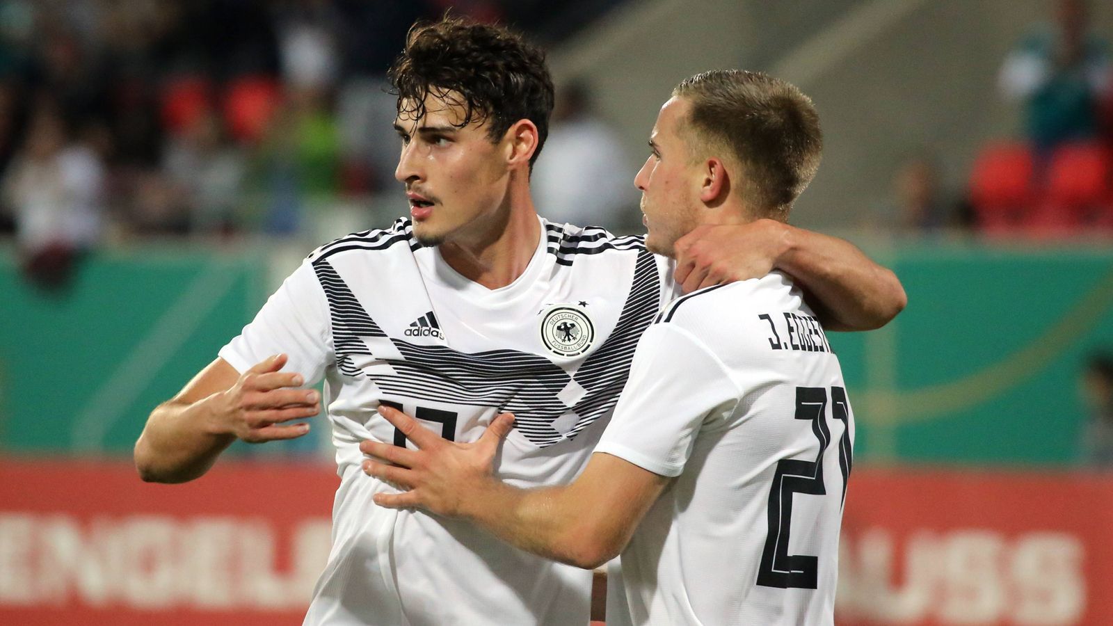 
                <strong>Die Top-Facts zum U21-Länderspiel zwischen Deutschland und Griechenland</strong><br>
                Deutschlands U21-Nationalmannschaft erwartet vor dem Start in die EM-Qualifikation Griechenland zur Generalprobe (Donnerstag, 5.9. 18:00 Uhr live auf ProSieben MAXX und ran.de). Damit ihr perfekt vorbereitet seid, hat ran.de die wichtigsten Fakten zum U21-Auftakt gesammelt. (Quelle: Opta)
              